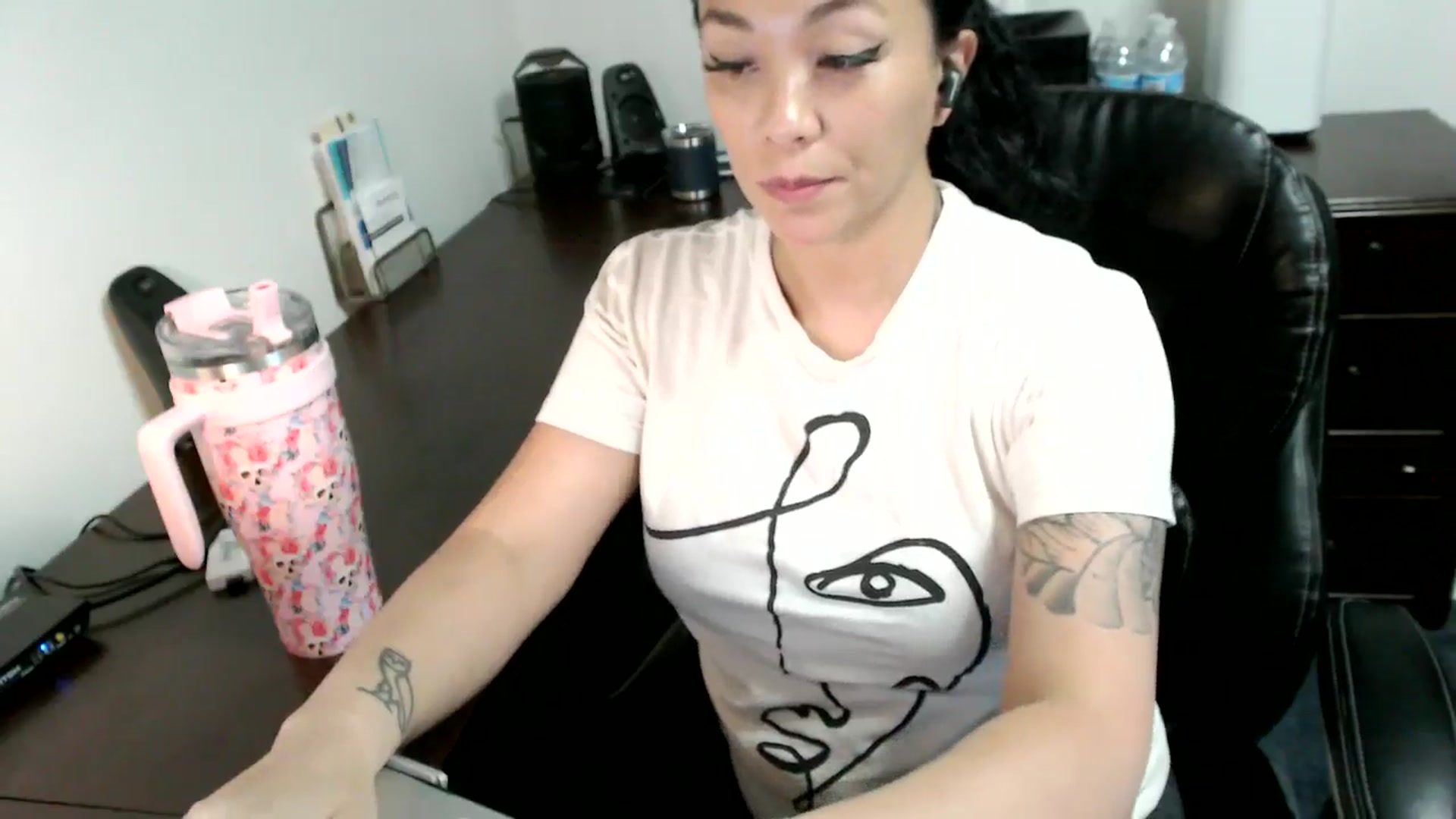 Gallery image thumbnail from MickaylaMoon's myfreecams stream on, 07/03/2024, 18:25 image 4 of 20