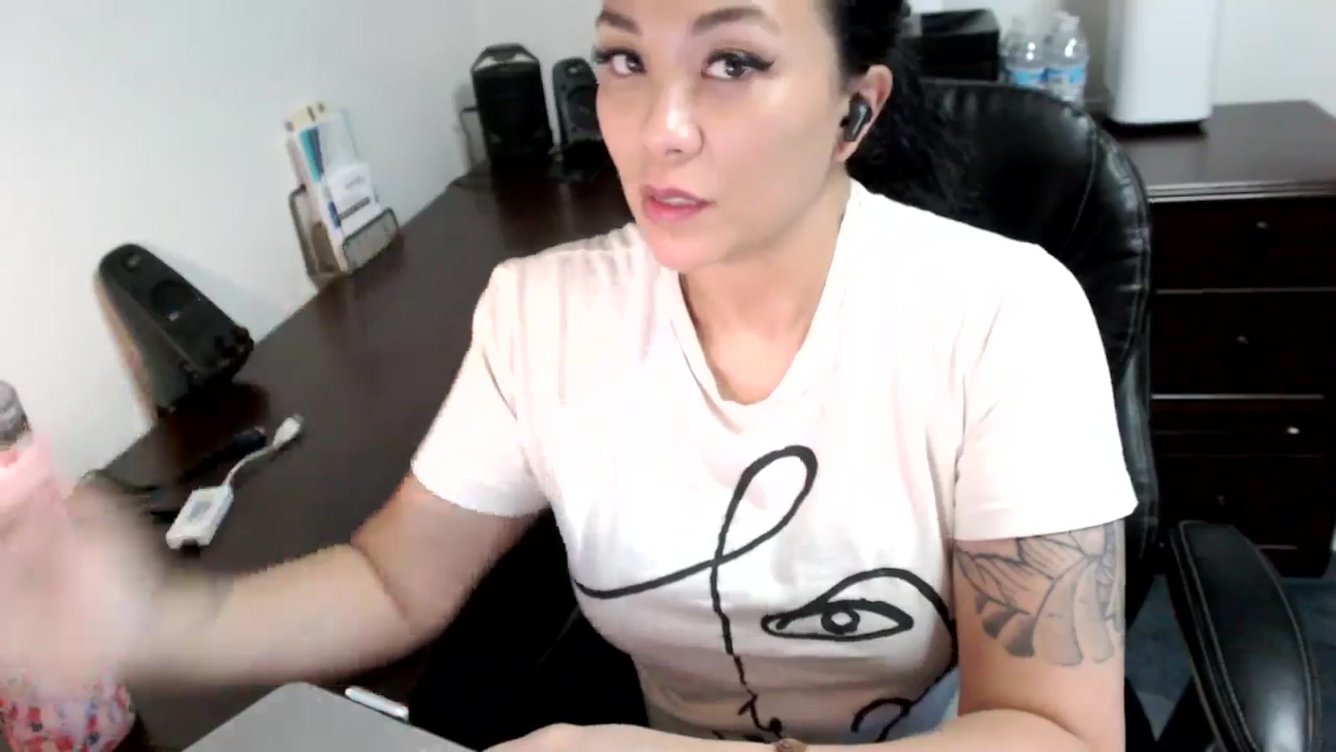 Gallery image thumbnail from MickaylaMoon's myfreecams stream on, 07/03/2024, 18:25 image 12 of 20