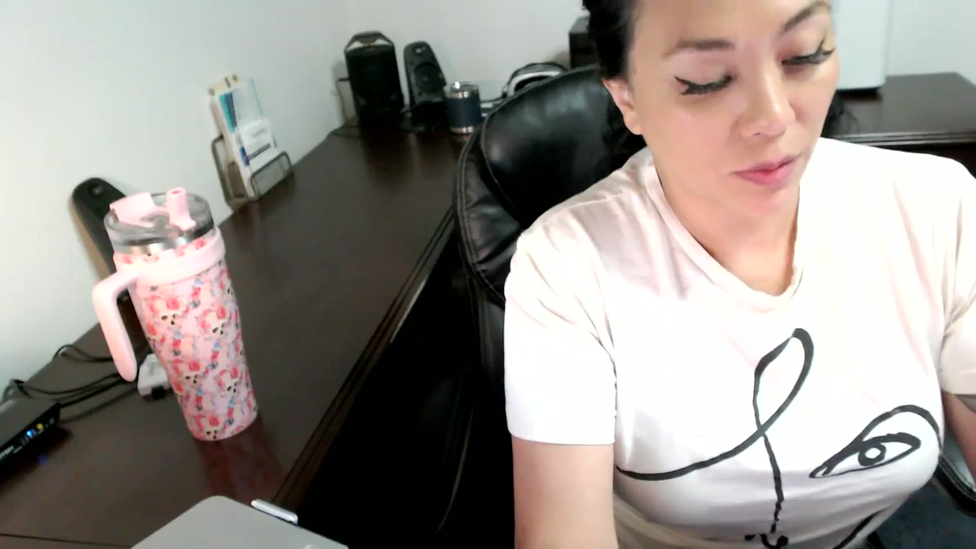 Gallery image thumbnail from MickaylaMoon's myfreecams stream on, 07/03/2024, 18:25 image 3 of 20