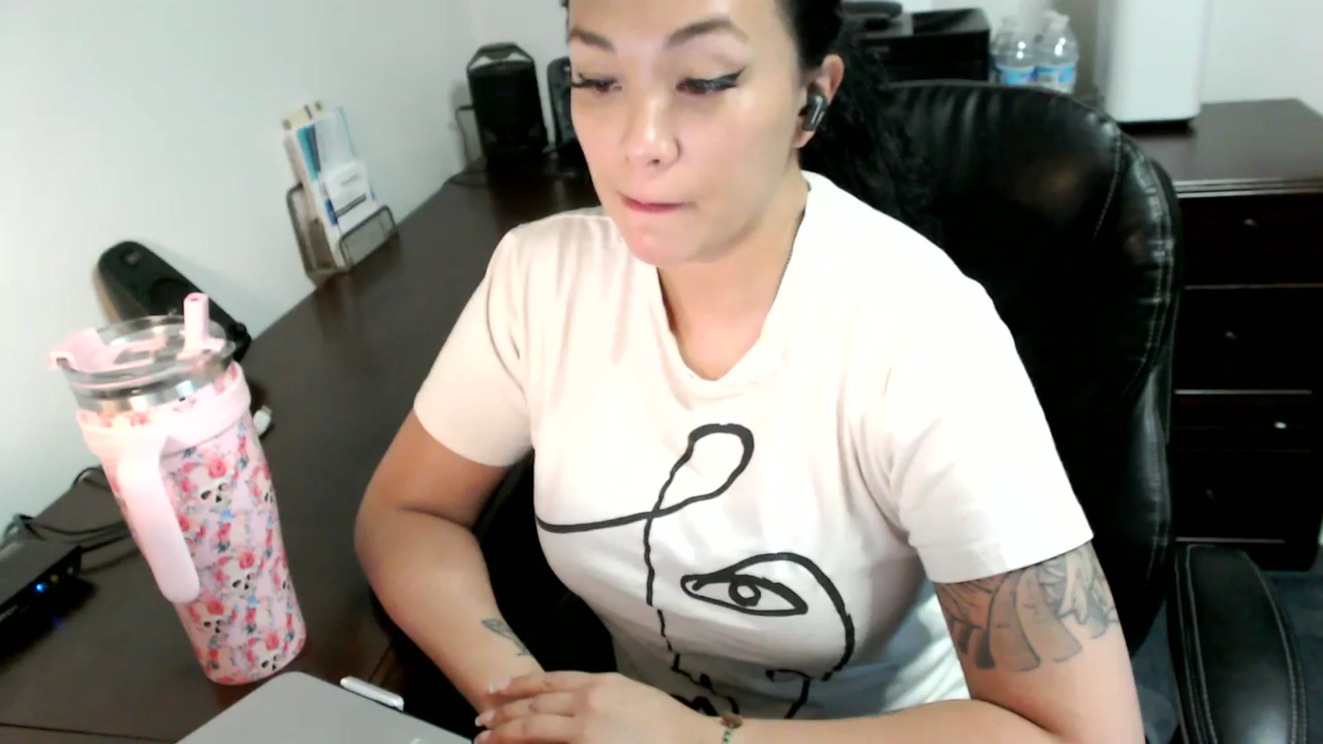 Gallery image thumbnail from MickaylaMoon's myfreecams stream on, 07/03/2024, 18:25 image 11 of 20