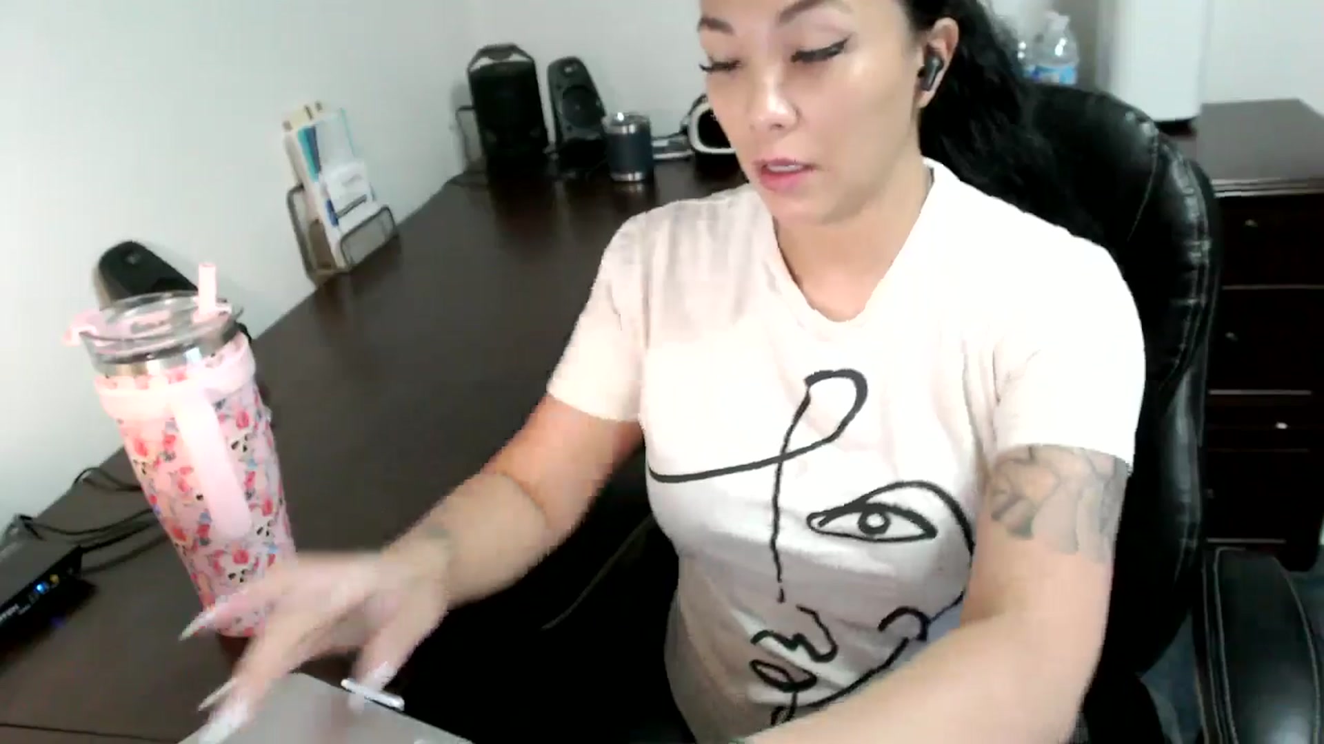 Gallery image thumbnail from MickaylaMoon's myfreecams stream on, 07/03/2024, 18:25 image 6 of 20