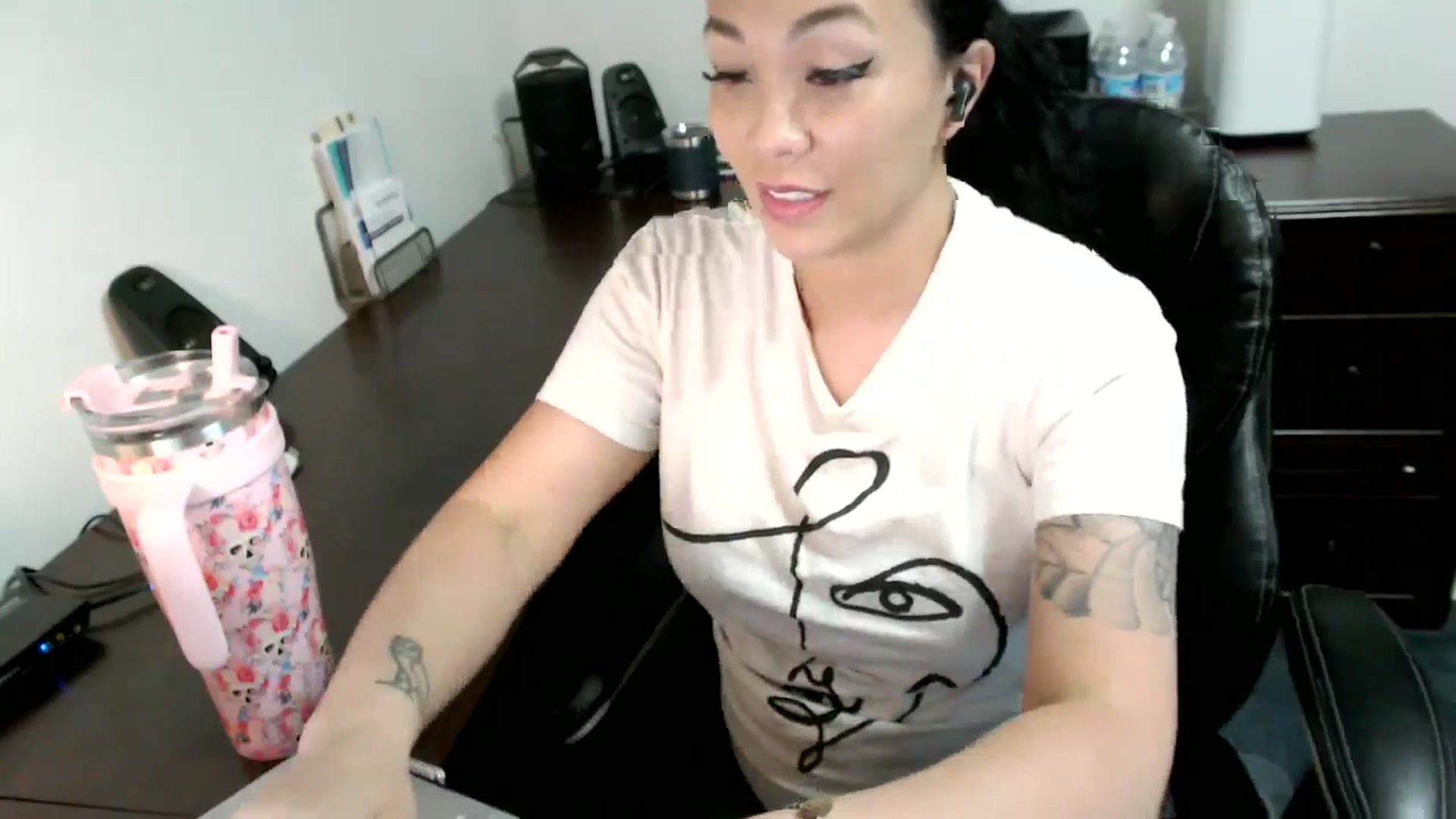Gallery image thumbnail from MickaylaMoon's myfreecams stream on, 07/03/2024, 18:25 image 10 of 20