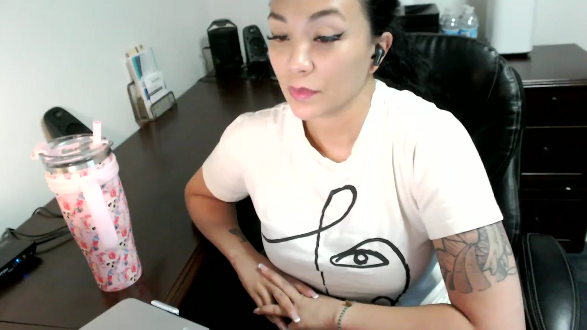Gallery image thumbnail from MickaylaMoon's myfreecams stream on, 07/03/2024, 18:25 image 8 of 20