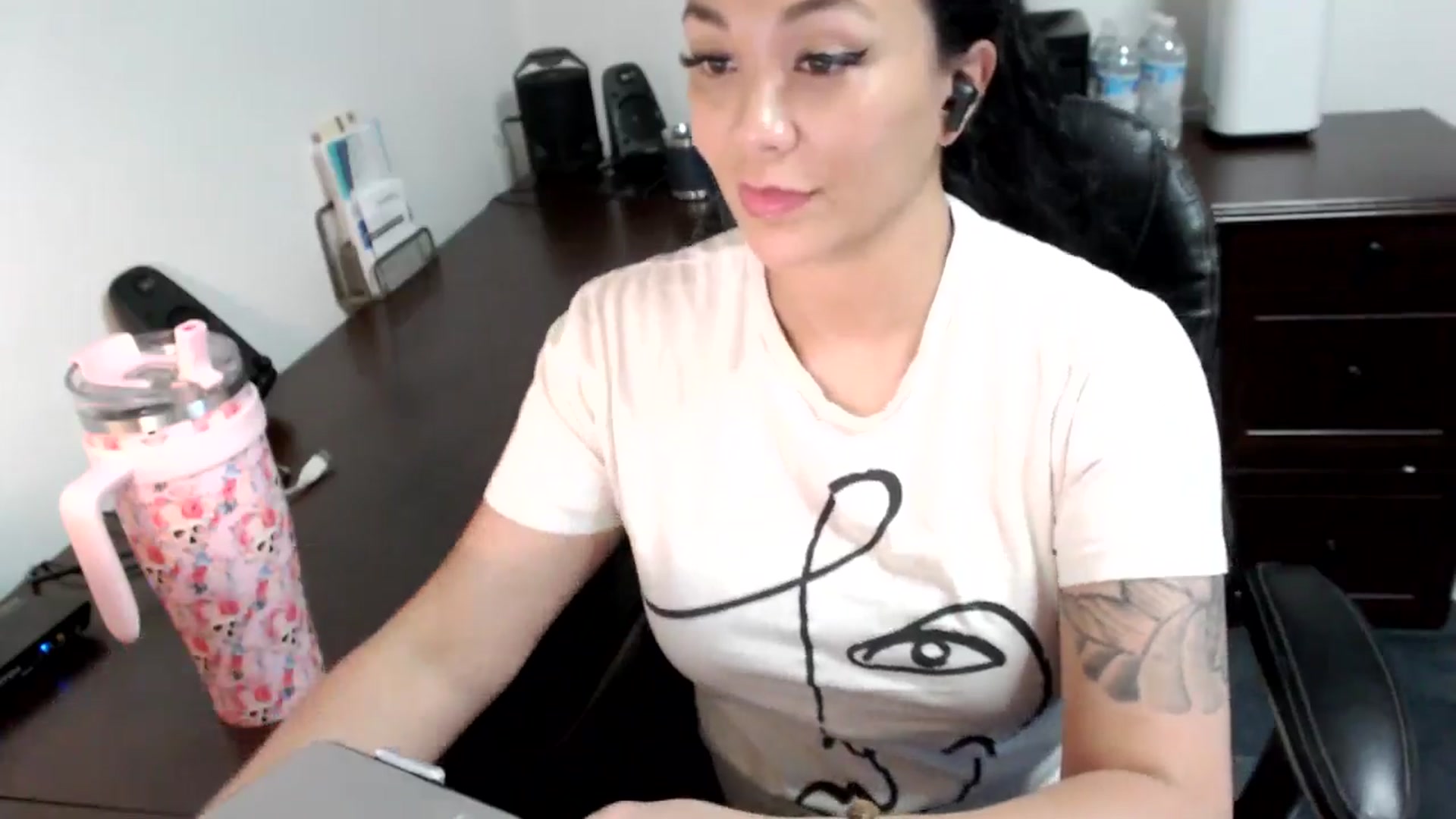 Gallery image thumbnail from MickaylaMoon's myfreecams stream on, 07/03/2024, 19:31 image 13 of 20