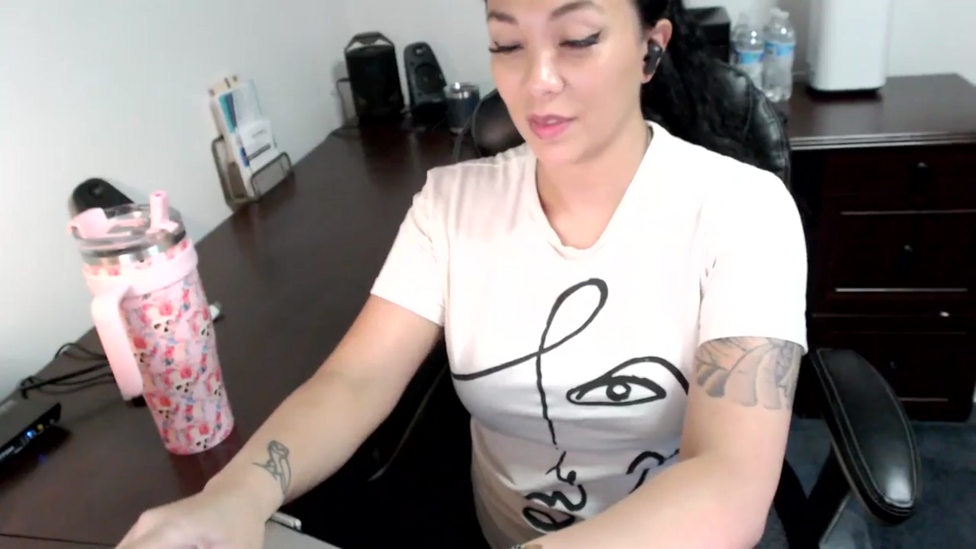 Gallery image thumbnail from MickaylaMoon's myfreecams stream on, 07/03/2024, 19:31 image 18 of 20