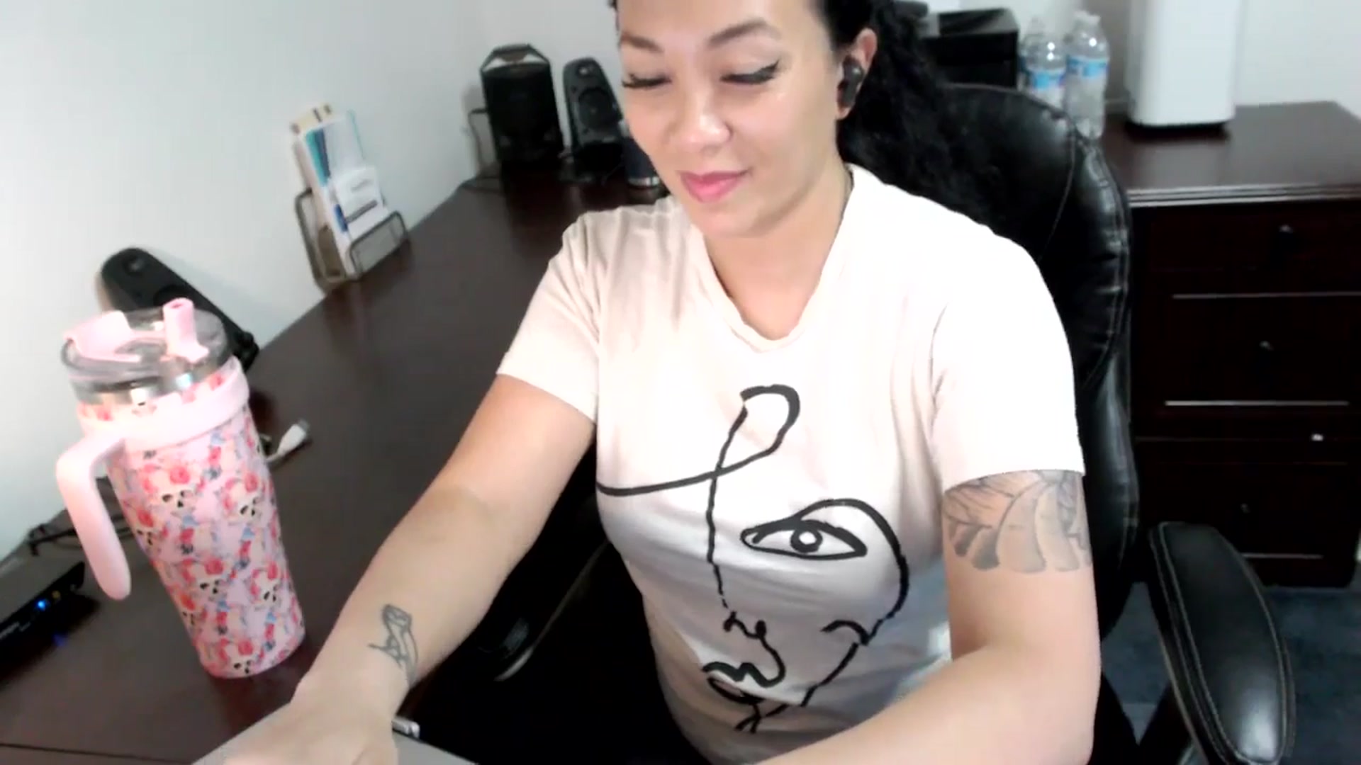 Gallery image thumbnail from MickaylaMoon's myfreecams stream on, 07/03/2024, 19:31 image 15 of 20