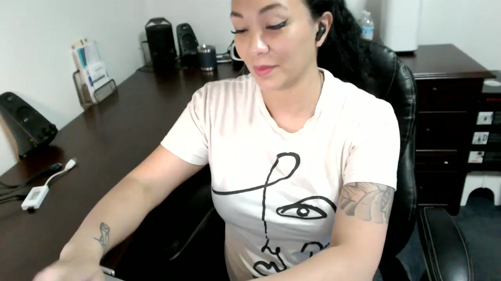 Gallery image thumbnail from MickaylaMoon's myfreecams stream on, 07/03/2024, 19:59 image 9 of 20