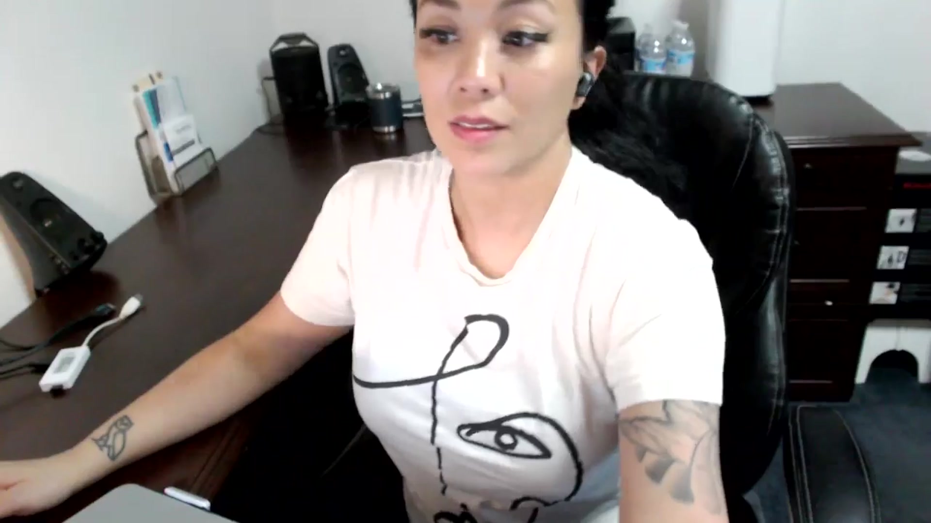Gallery image thumbnail from MickaylaMoon's myfreecams stream on, 07/03/2024, 19:59 image 6 of 20