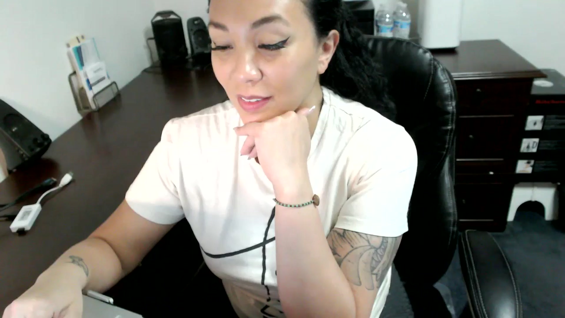 Gallery image thumbnail from MickaylaMoon's myfreecams stream on, 07/03/2024, 20:47 image 2 of 20
