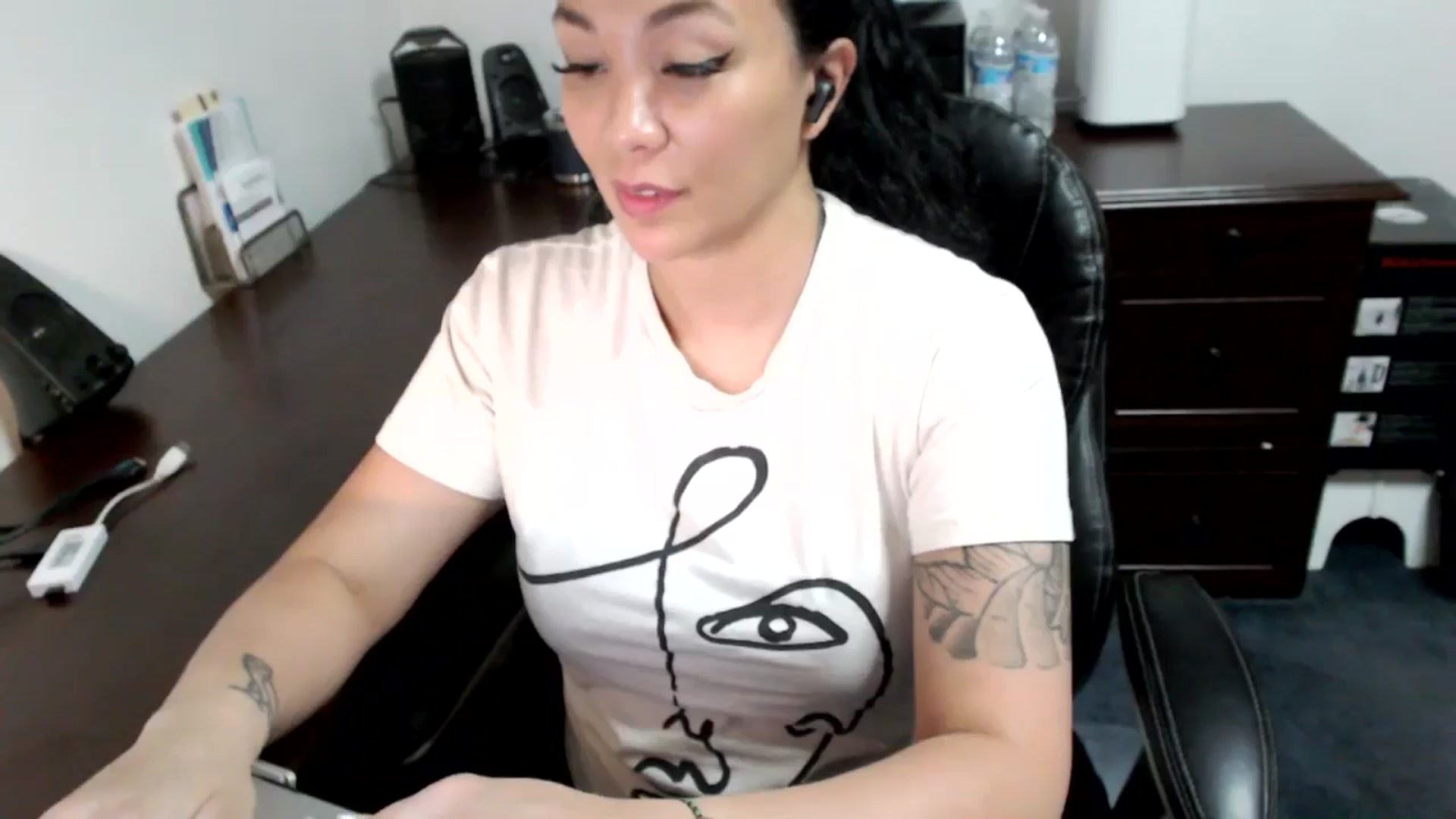 Gallery image thumbnail from MickaylaMoon's myfreecams stream on, 07/03/2024, 20:47 image 18 of 20