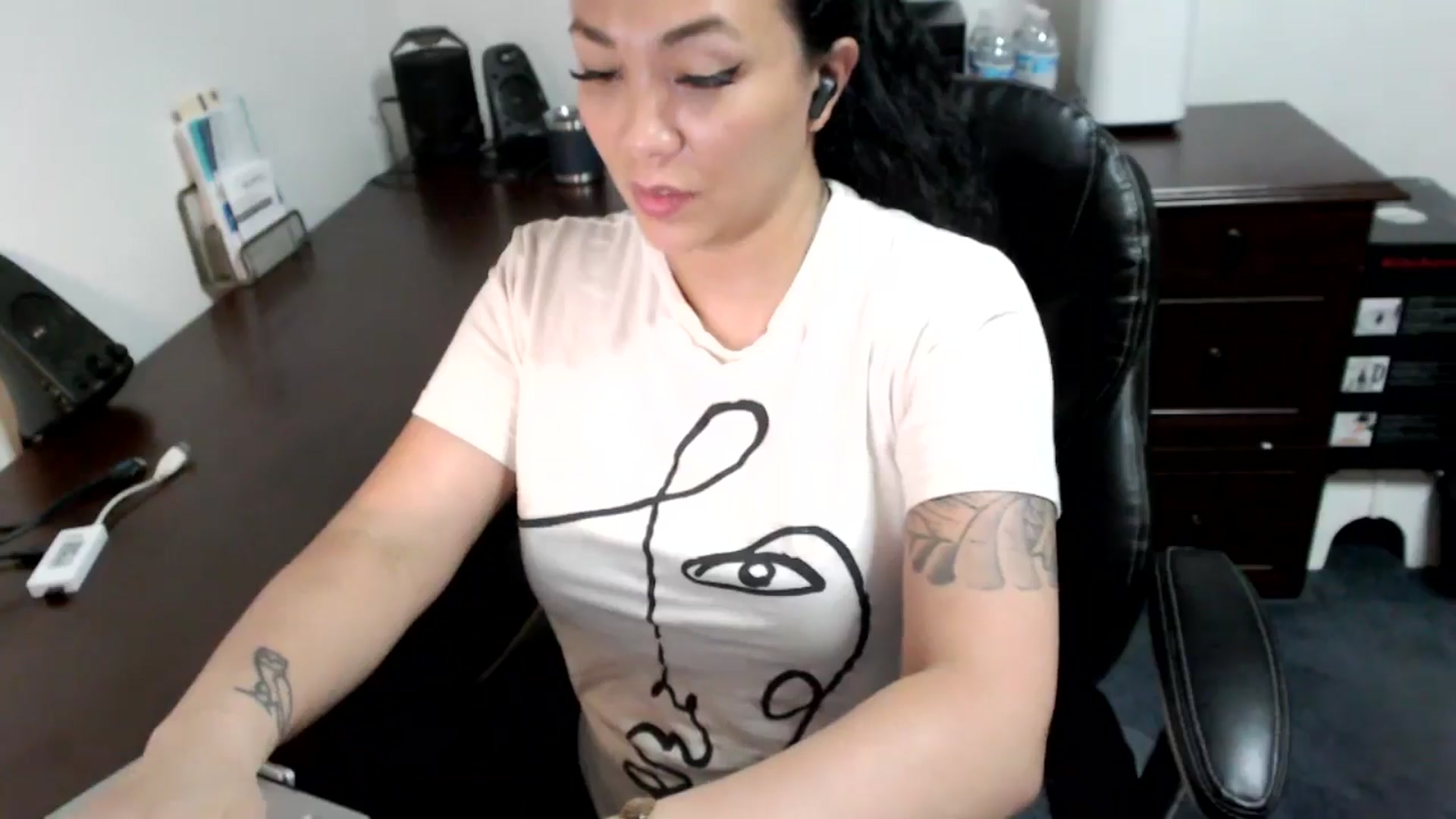 Gallery image thumbnail from MickaylaMoon's myfreecams stream on, 07/03/2024, 20:47 image 14 of 20