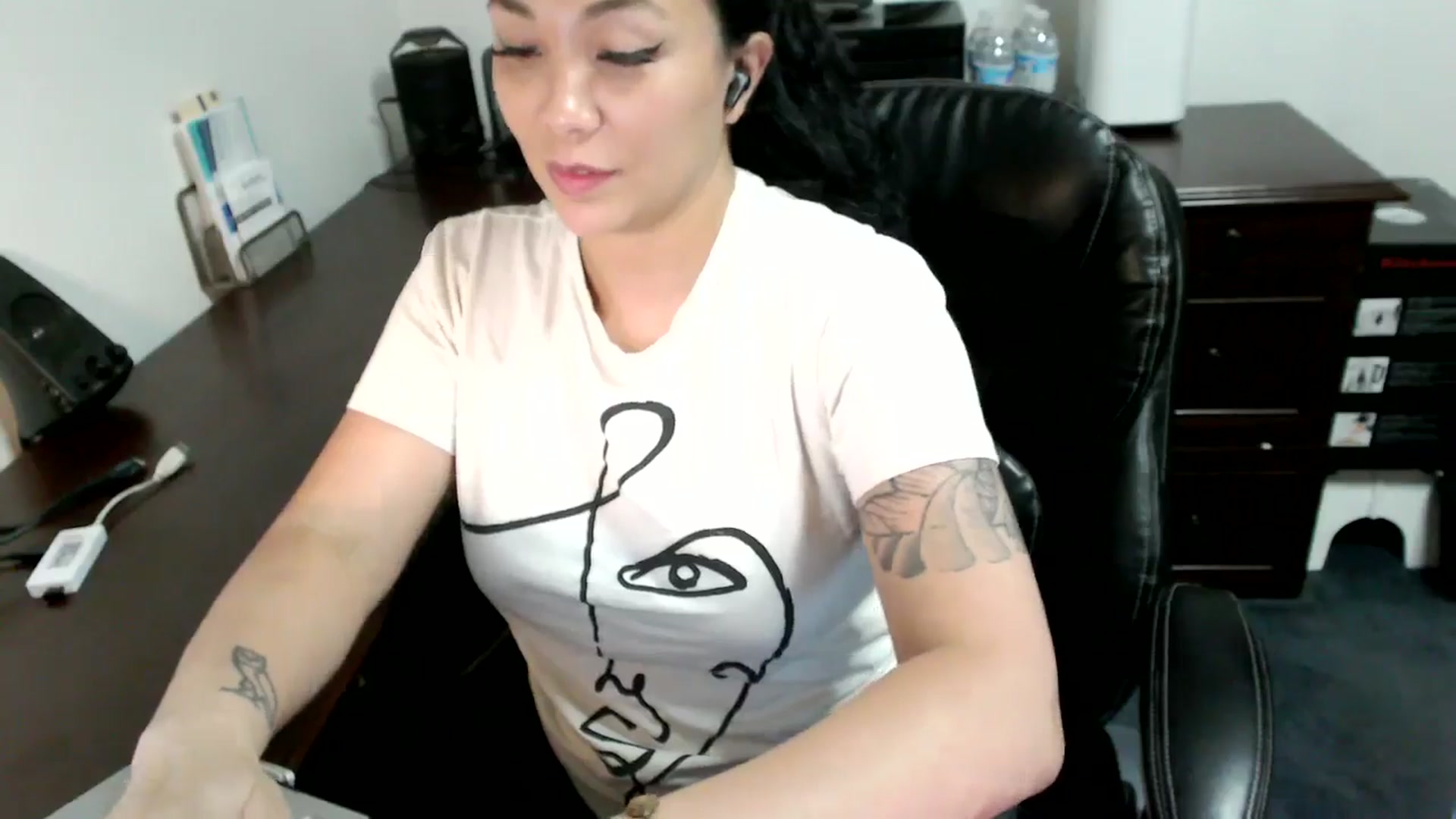 Gallery image thumbnail from MickaylaMoon's myfreecams stream on, 07/03/2024, 20:47 image 5 of 20