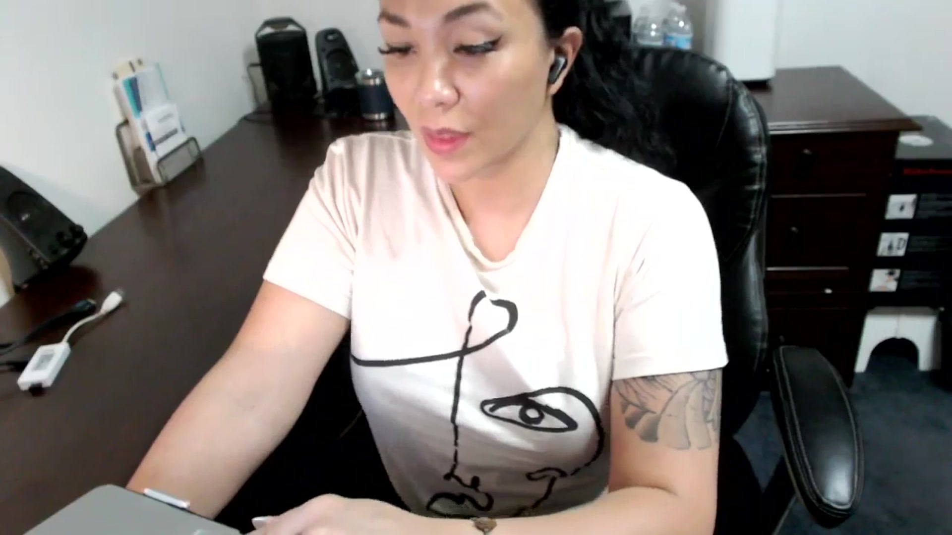 Gallery image thumbnail from MickaylaMoon's myfreecams stream on, 07/03/2024, 20:47 image 12 of 20