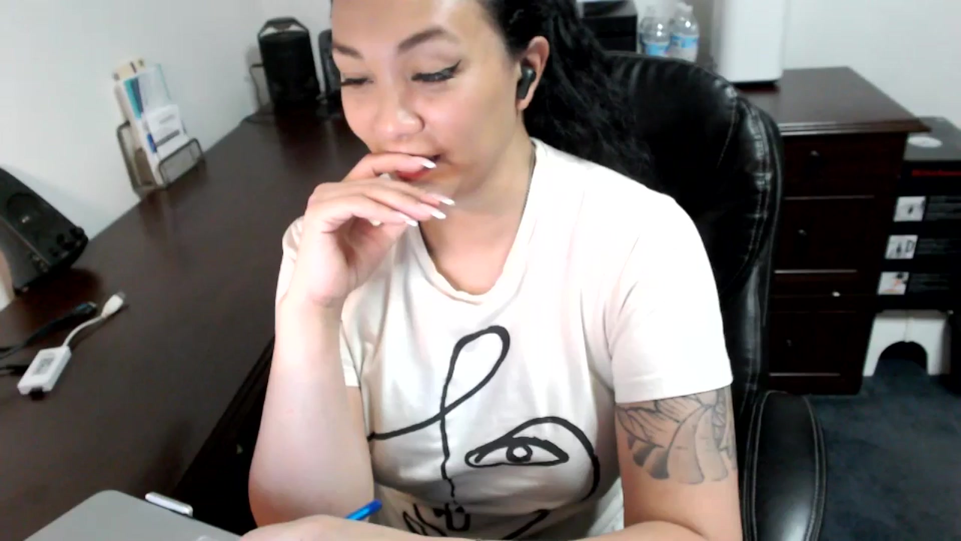 Gallery image thumbnail from MickaylaMoon's myfreecams stream on, 07/03/2024, 20:47 image 15 of 20