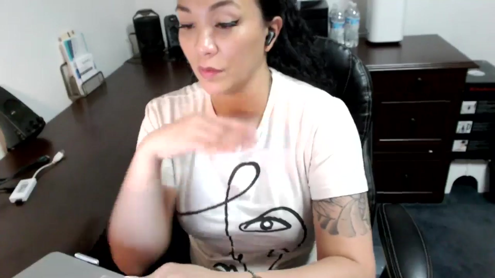 Gallery image thumbnail from MickaylaMoon's myfreecams stream on, 07/03/2024, 20:47 image 19 of 20