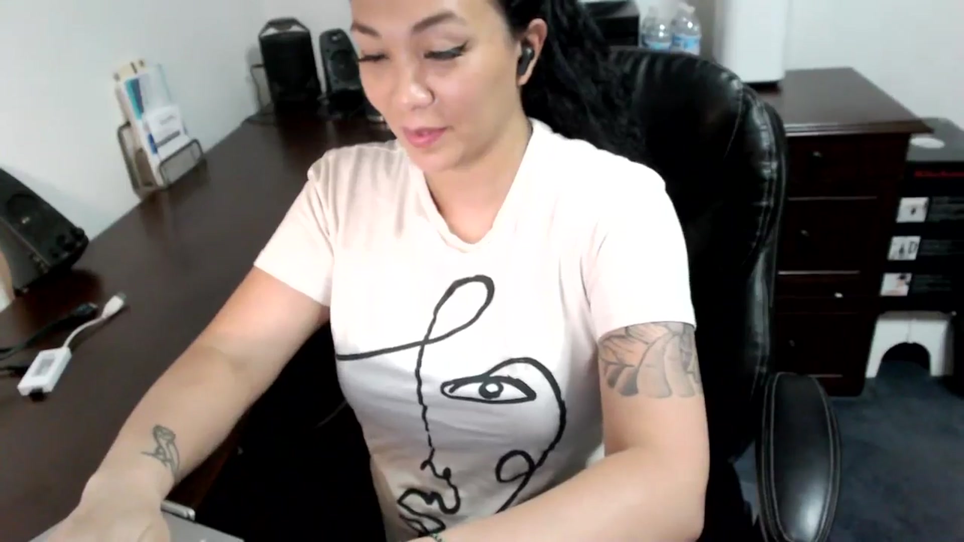 Gallery image thumbnail from MickaylaMoon's myfreecams stream on, 07/03/2024, 20:47 image 16 of 20
