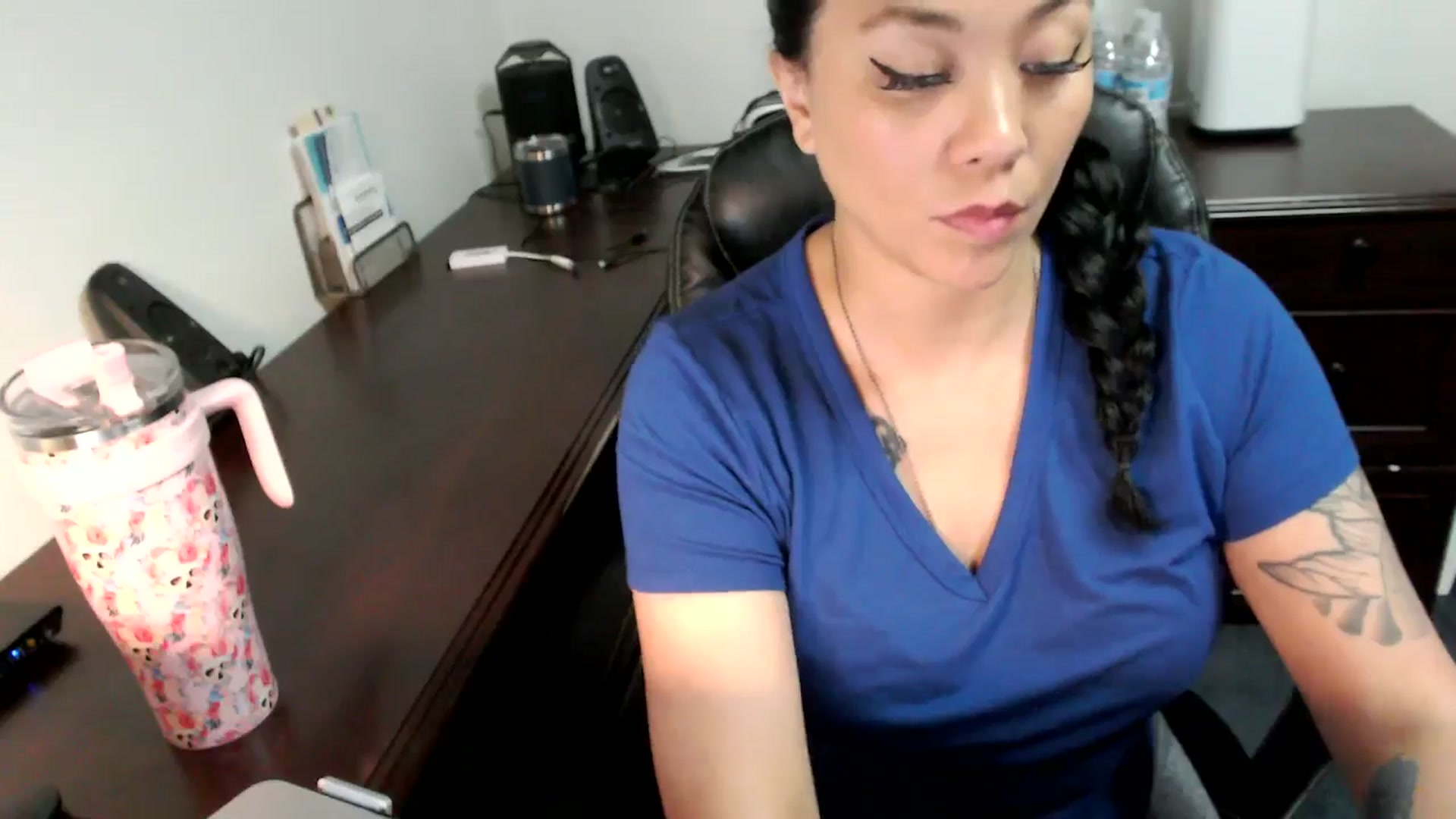 Gallery image thumbnail from MickaylaMoon's myfreecams stream on, 07/04/2024, 15:10 image 10 of 20