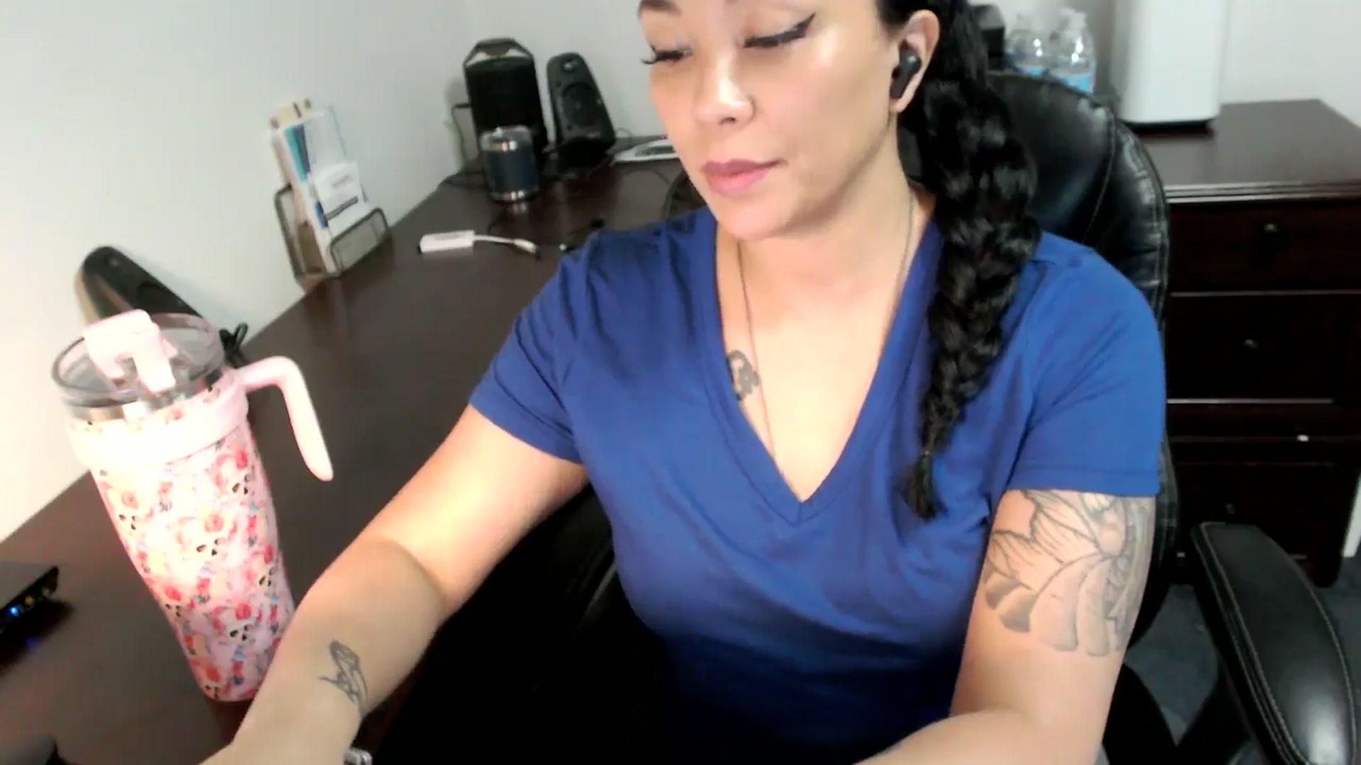 Gallery image thumbnail from MickaylaMoon's myfreecams stream on, 07/04/2024, 15:10 image 15 of 20