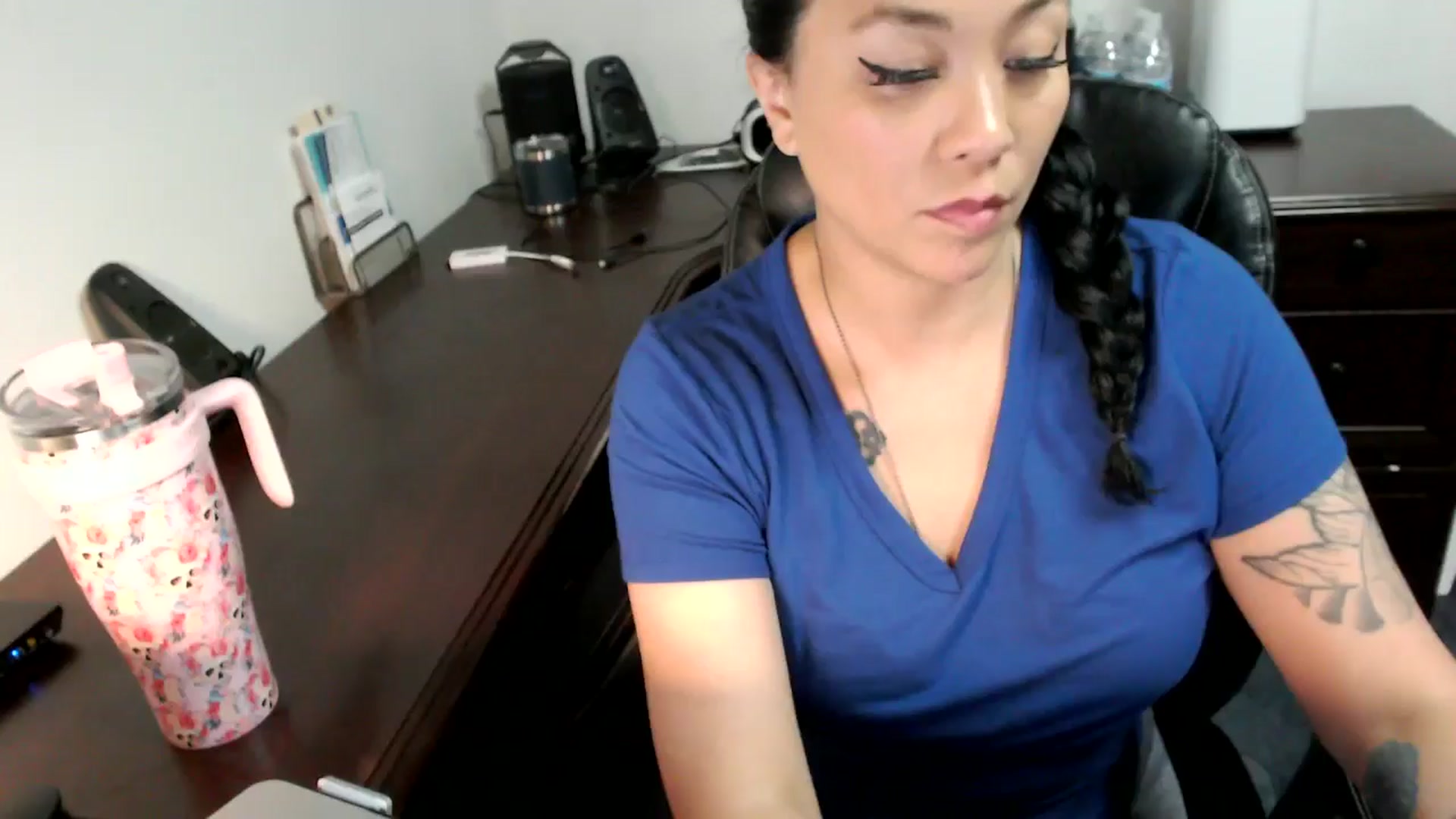 Gallery image thumbnail from MickaylaMoon's myfreecams stream on, 07/04/2024, 15:10 image 6 of 20