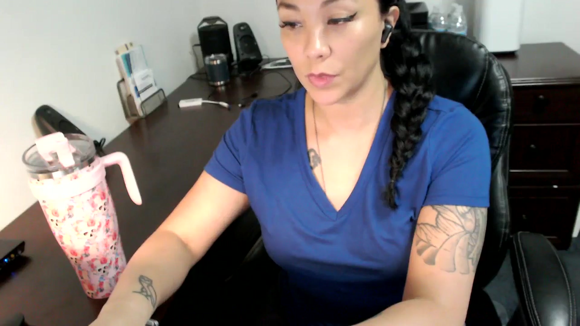 Gallery image thumbnail from MickaylaMoon's myfreecams stream on, 07/04/2024, 15:10 image 16 of 20