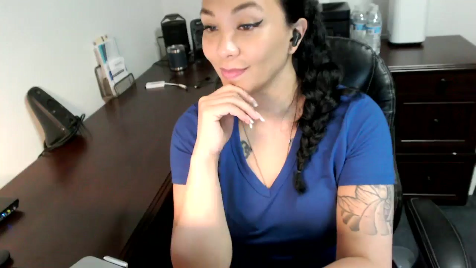 Gallery image thumbnail from MickaylaMoon's myfreecams stream on, 07/04/2024, 17:22 image 10 of 20