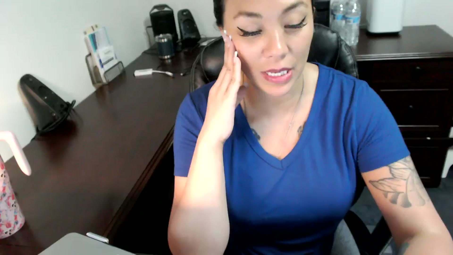 Gallery image thumbnail from MickaylaMoon's myfreecams stream on, 07/04/2024, 18:11 image 5 of 20