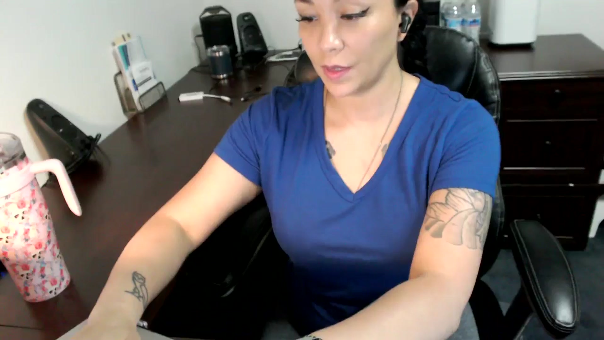 Gallery image thumbnail from MickaylaMoon's myfreecams stream on, 07/04/2024, 18:11 image 11 of 20