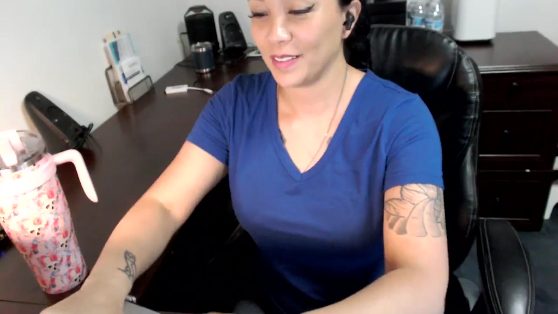 Gallery image thumbnail from MickaylaMoon's myfreecams stream on, 07/04/2024, 18:11 image 8 of 20