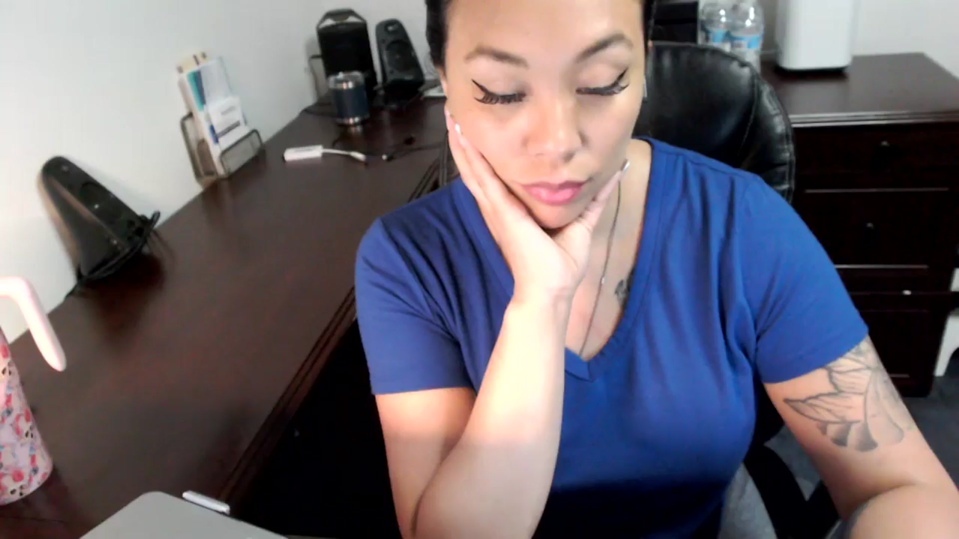 Gallery image thumbnail from MickaylaMoon's myfreecams stream on, 07/04/2024, 18:11 image 6 of 20