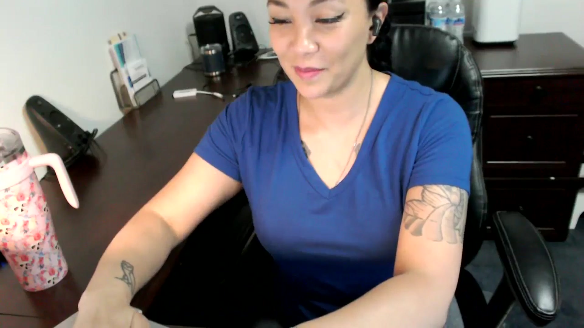 Gallery image thumbnail from MickaylaMoon's myfreecams stream on, 07/04/2024, 18:11 image 10 of 20