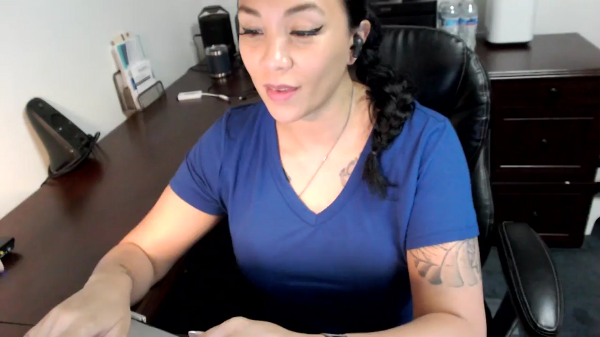 Gallery image thumbnail from MickaylaMoon's myfreecams stream on, 07/04/2024, 18:49 image 9 of 20