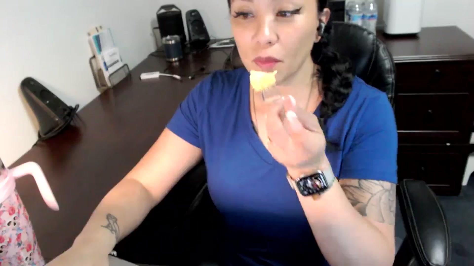 Gallery image thumbnail from MickaylaMoon's myfreecams stream on, 07/04/2024, 18:49 image 7 of 20