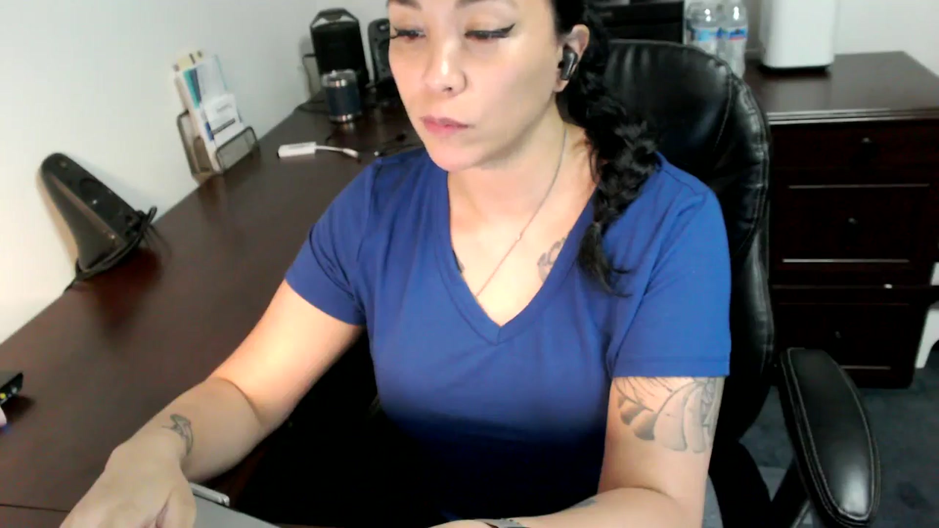 Gallery image thumbnail from MickaylaMoon's myfreecams stream on, 07/04/2024, 18:49 image 10 of 20
