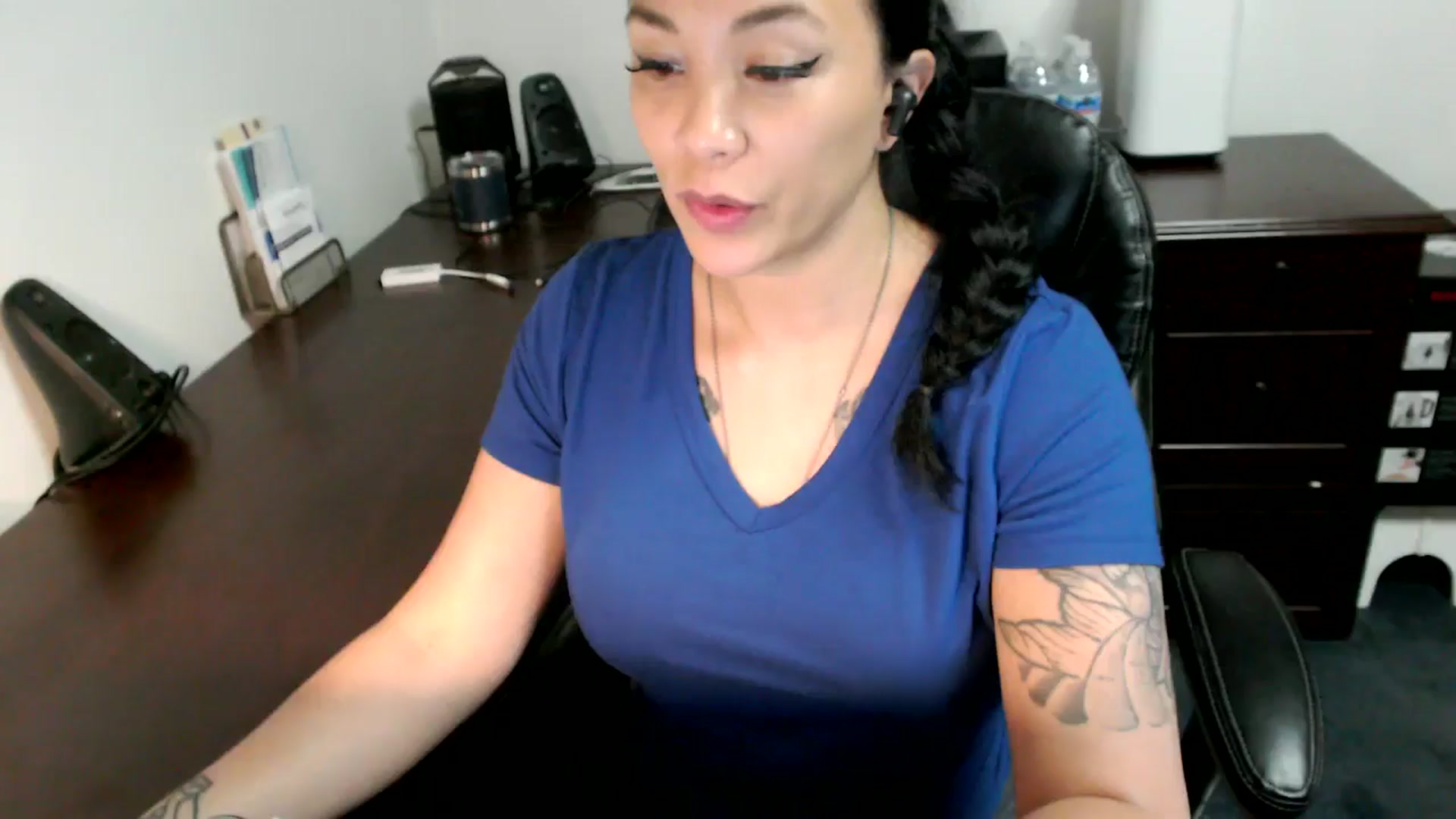 Gallery image thumbnail from MickaylaMoon's myfreecams stream on, 07/04/2024, 18:49 image 16 of 20