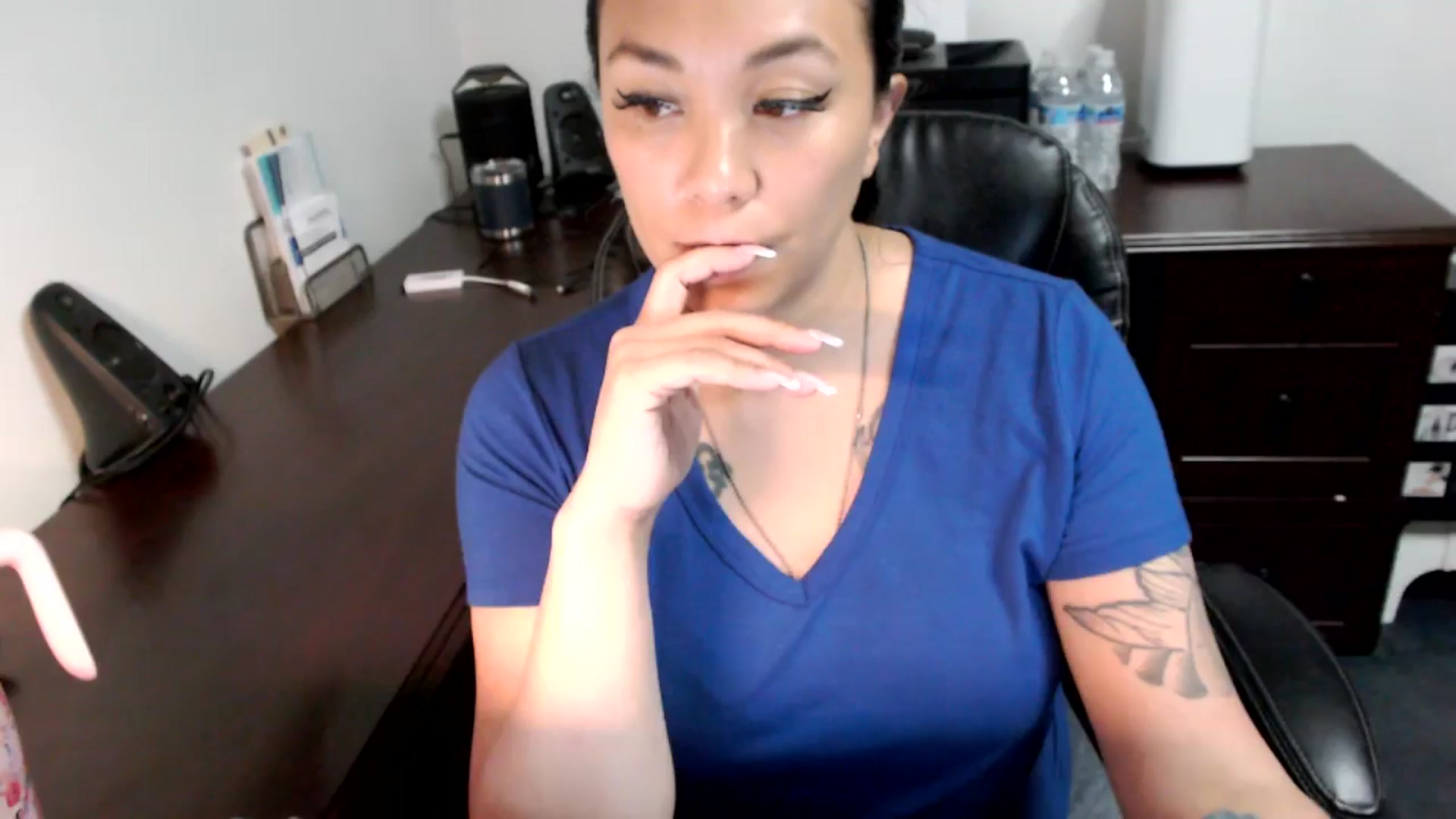 Gallery image thumbnail from MickaylaMoon's myfreecams stream on, 07/04/2024, 19:13 image 17 of 20