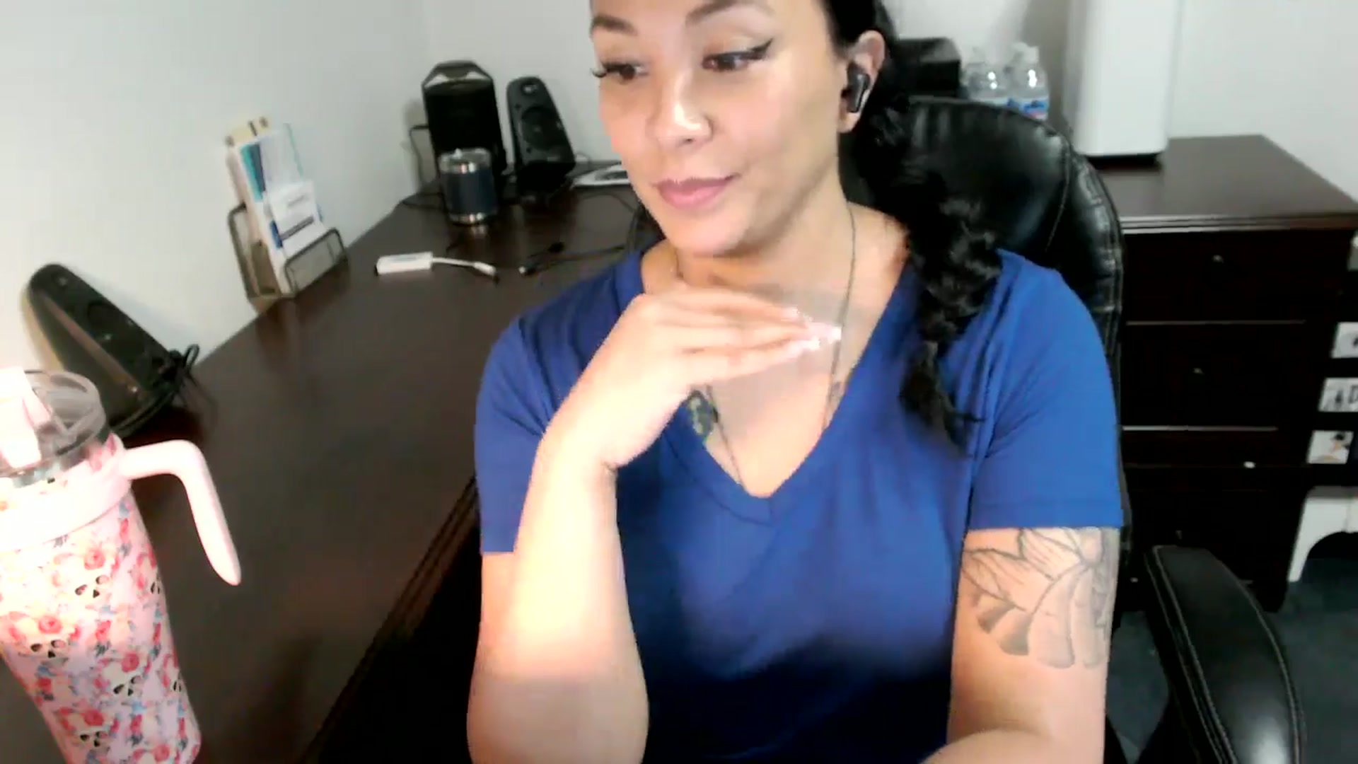Gallery image thumbnail from MickaylaMoon's myfreecams stream on, 07/04/2024, 19:13 image 2 of 20