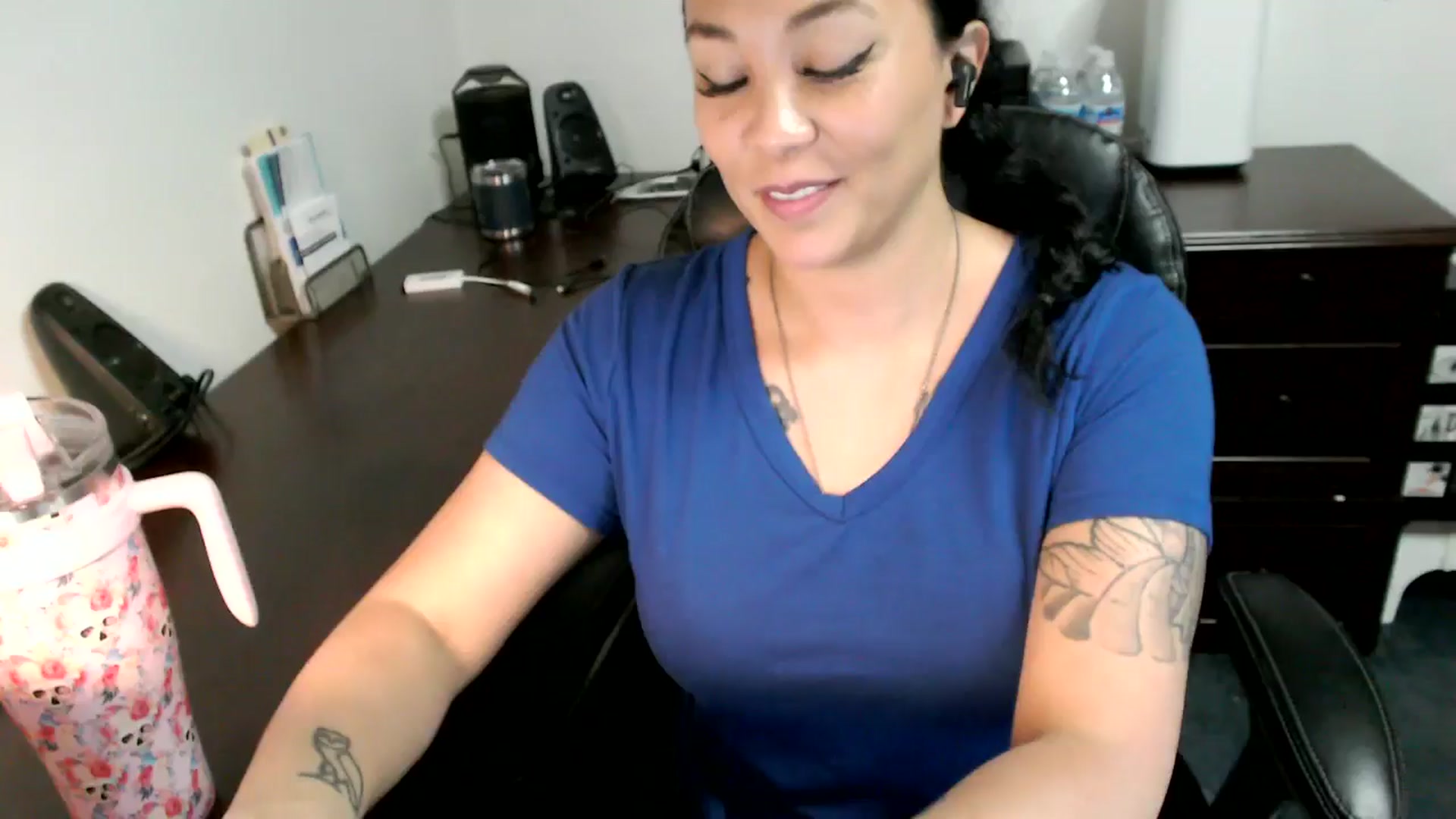 Gallery image thumbnail from MickaylaMoon's myfreecams stream on, 07/04/2024, 19:13 image 4 of 20
