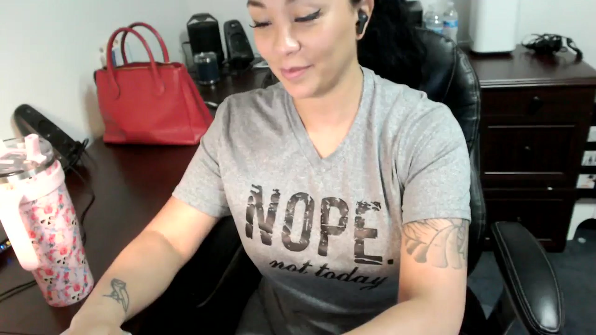 Gallery image thumbnail from MickaylaMoon's myfreecams stream on, 07/05/2024, 16:51 image 19 of 20