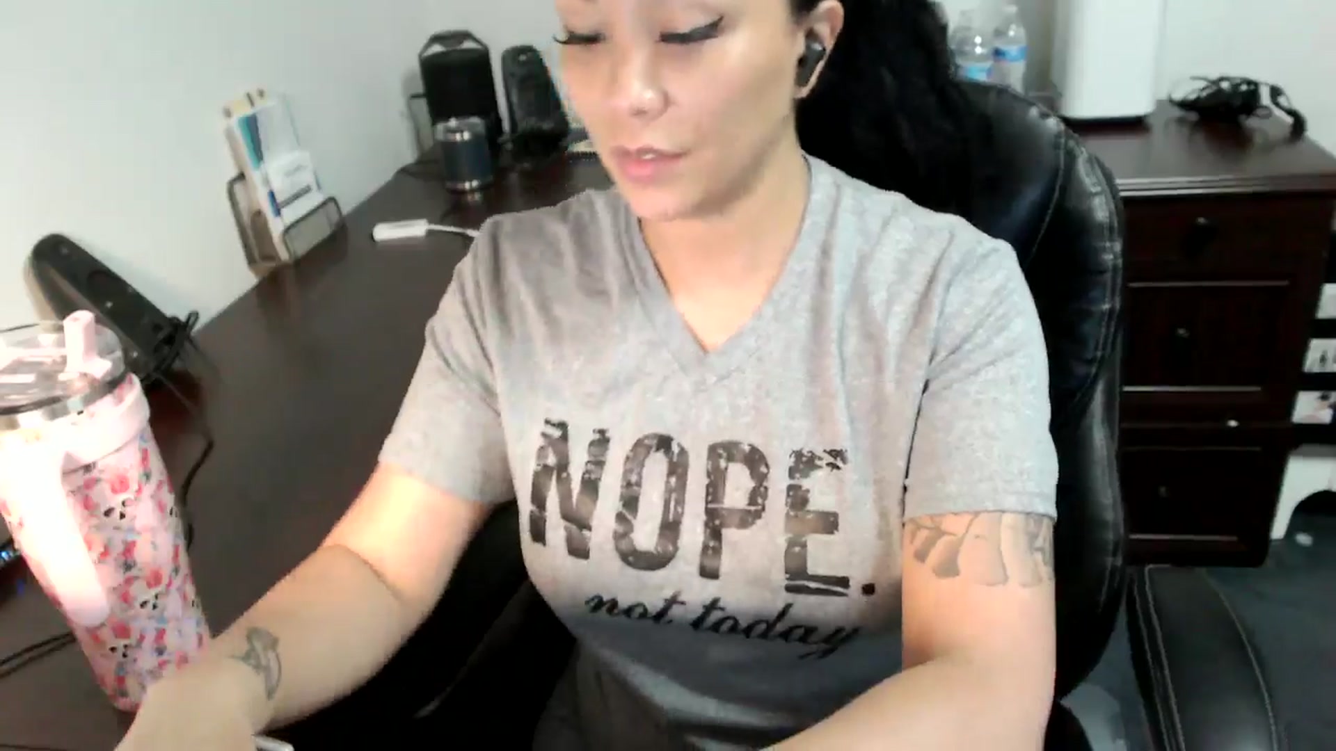 Gallery image thumbnail from MickaylaMoon's myfreecams stream on, 07/05/2024, 16:51 image 14 of 20