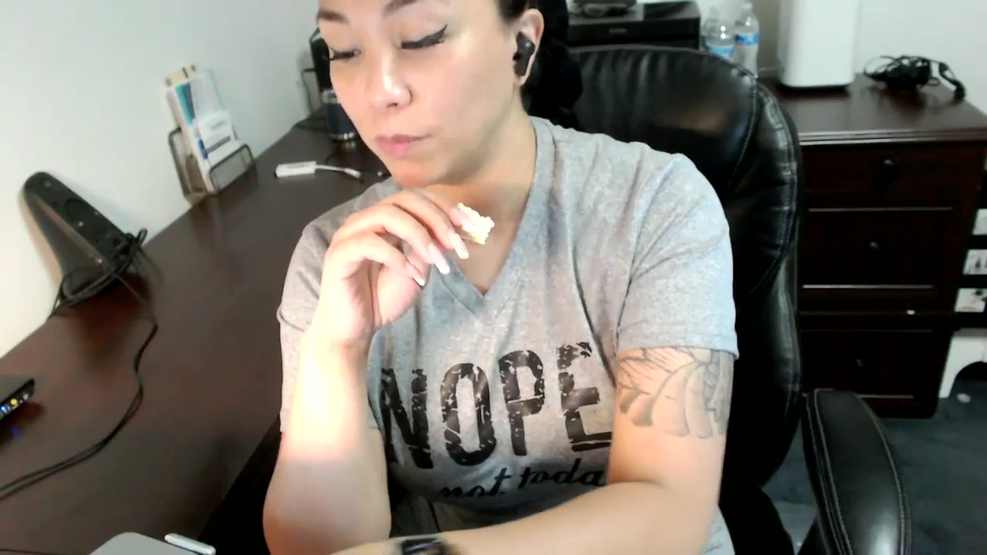 Gallery image thumbnail from MickaylaMoon's myfreecams stream on, 07/05/2024, 16:51 image 7 of 20