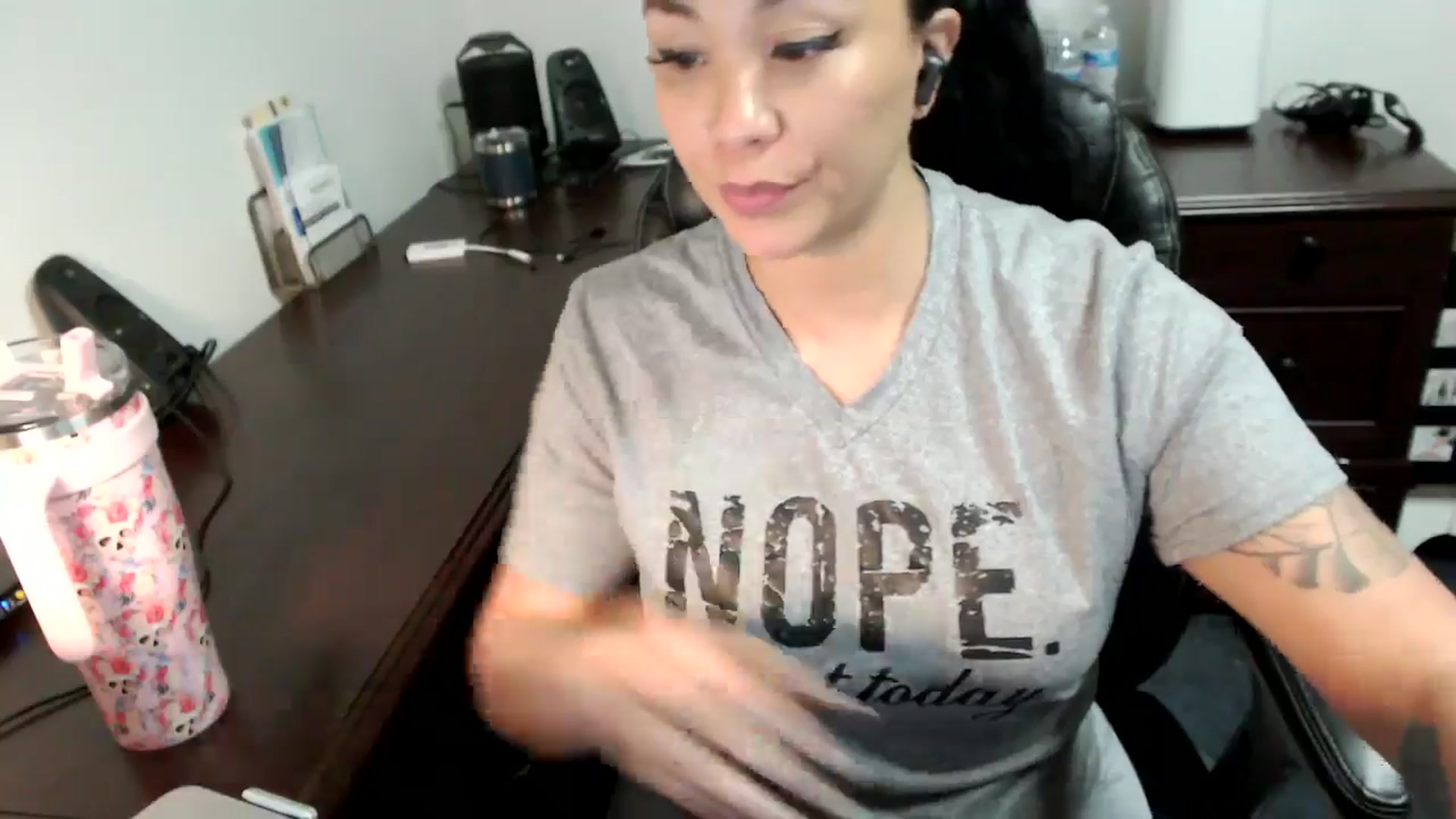 Gallery image thumbnail from MickaylaMoon's myfreecams stream on, 07/05/2024, 16:51 image 18 of 20