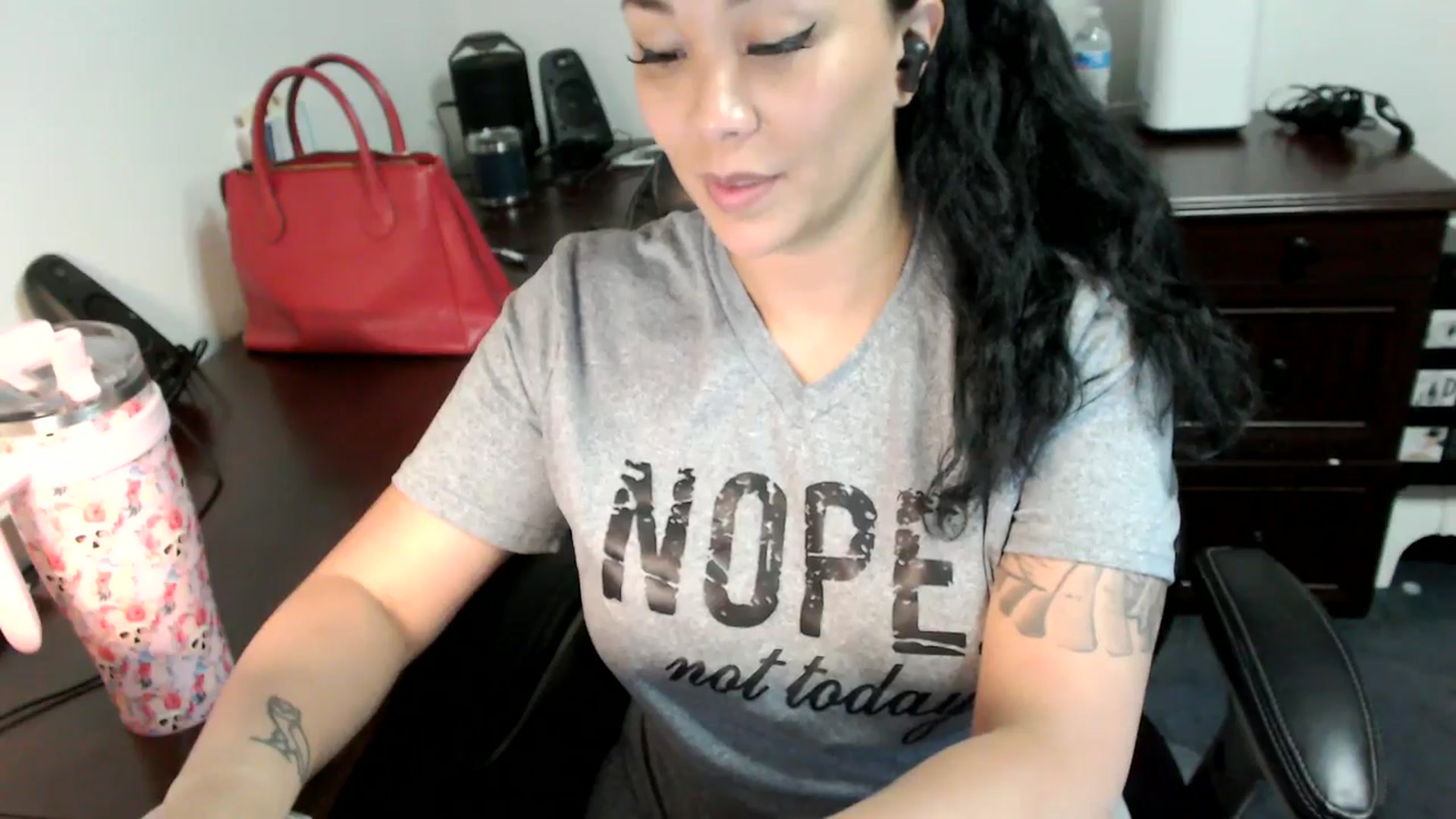 Gallery image thumbnail from MickaylaMoon's myfreecams stream on, 07/05/2024, 17:21 image 13 of 20