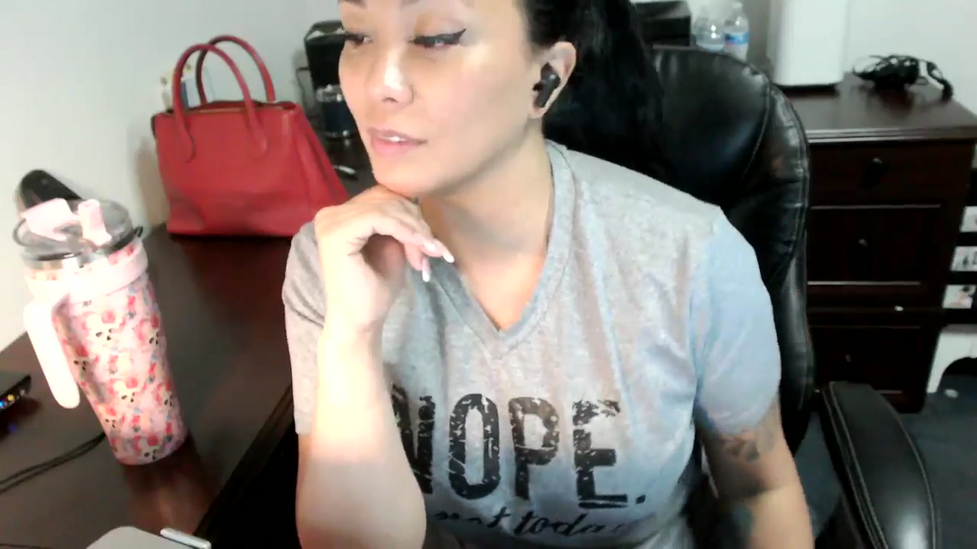 Gallery image thumbnail from MickaylaMoon's myfreecams stream on, 07/05/2024, 17:21 image 8 of 20