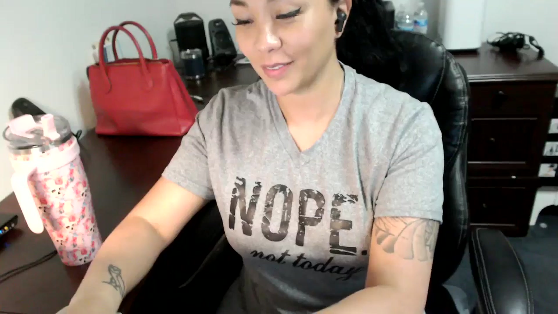 Gallery image thumbnail from MickaylaMoon's myfreecams stream on, 07/05/2024, 17:21 image 5 of 20