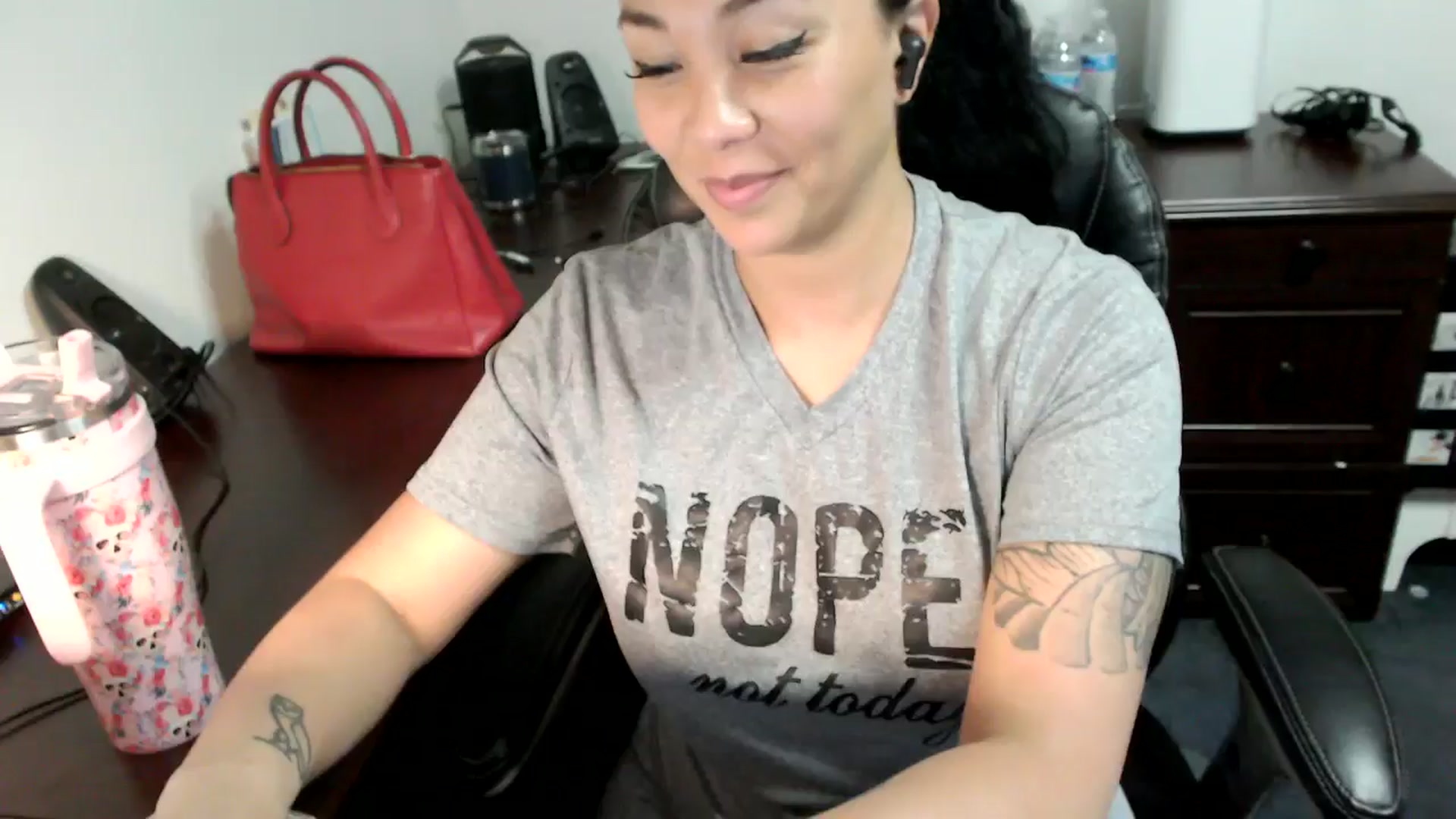 Gallery image thumbnail from MickaylaMoon's myfreecams stream on, 07/05/2024, 17:21 image 1 of 20