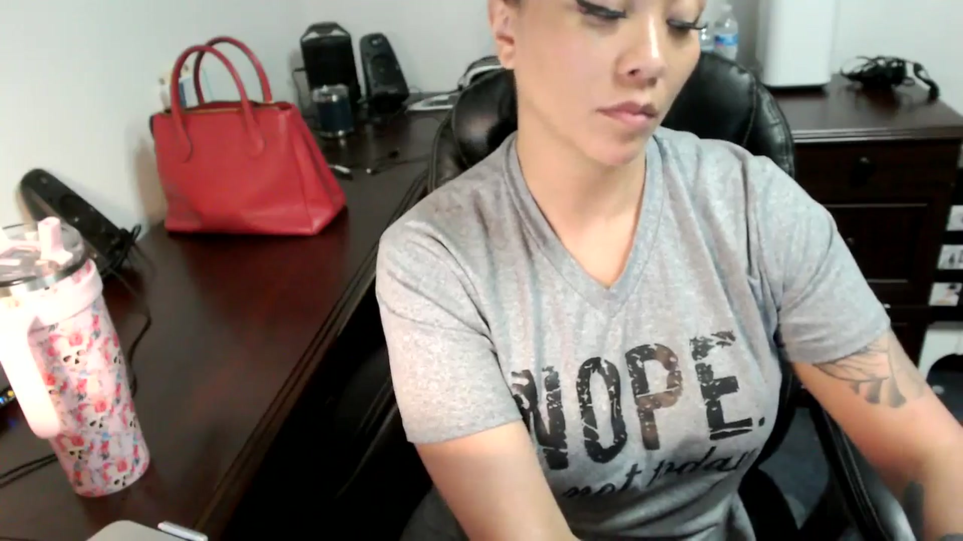 Gallery image thumbnail from MickaylaMoon's myfreecams stream on, 07/05/2024, 17:21 image 2 of 20