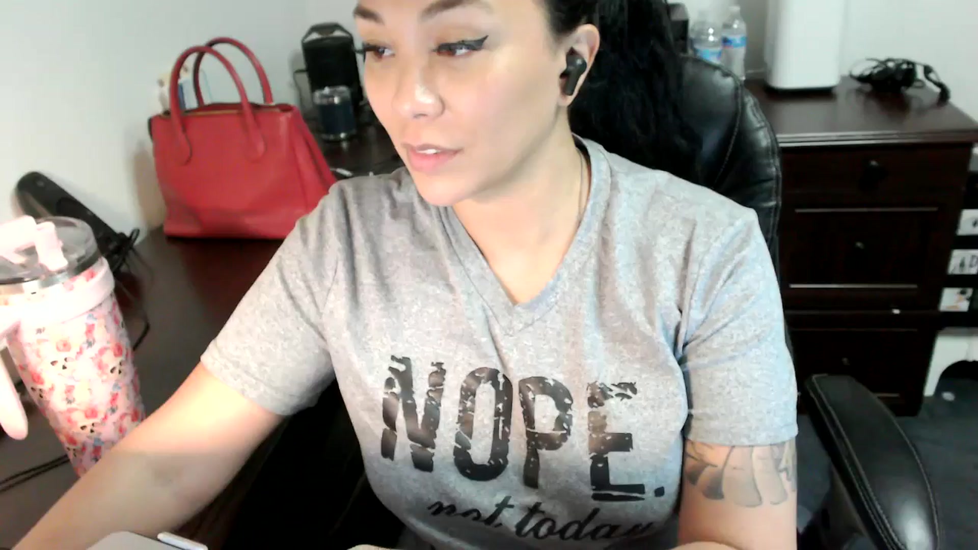 Gallery image thumbnail from MickaylaMoon's myfreecams stream on, 07/05/2024, 17:21 image 10 of 20