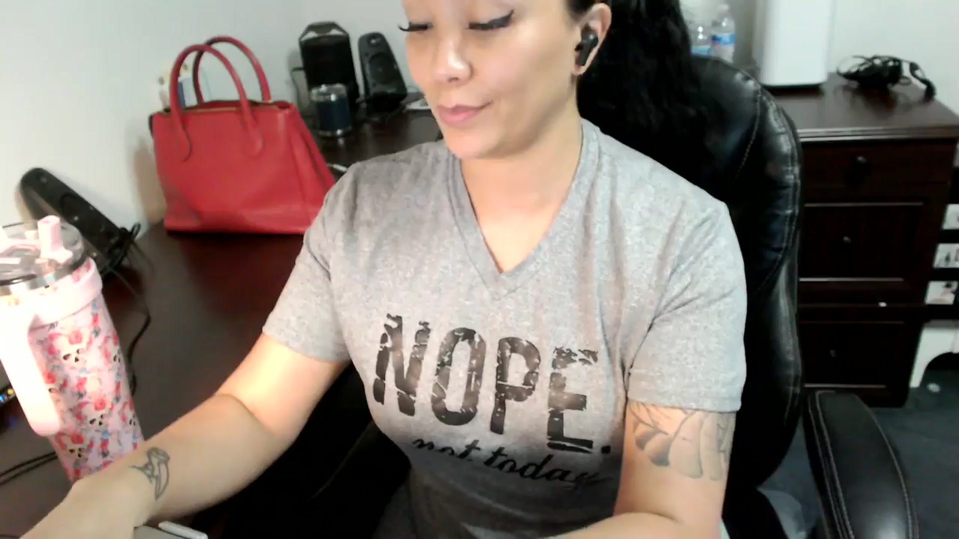 Gallery image thumbnail from MickaylaMoon's myfreecams stream on, 07/05/2024, 17:21 image 4 of 20