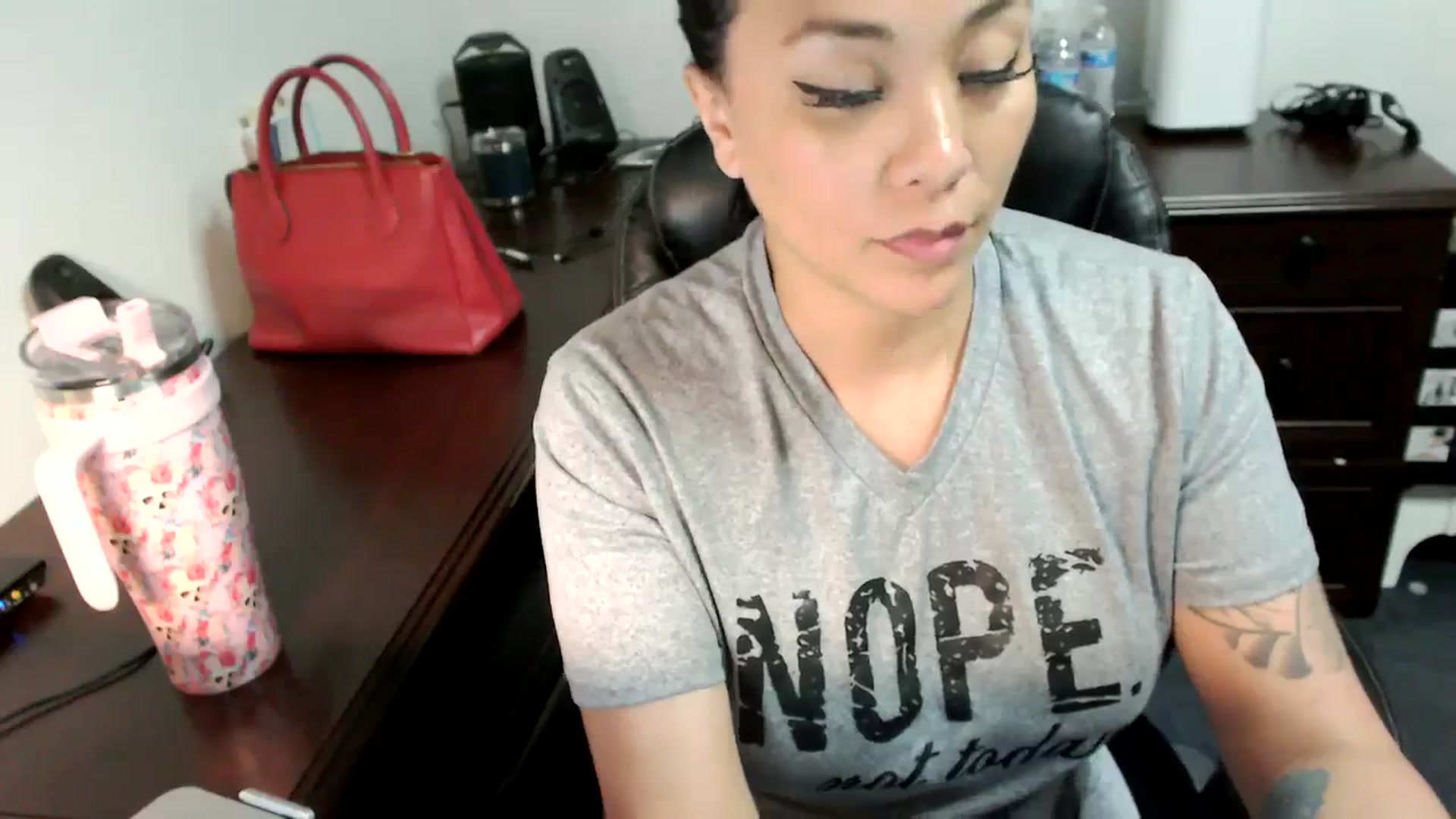 Gallery image thumbnail from MickaylaMoon's myfreecams stream on, 07/05/2024, 17:21 image 6 of 20