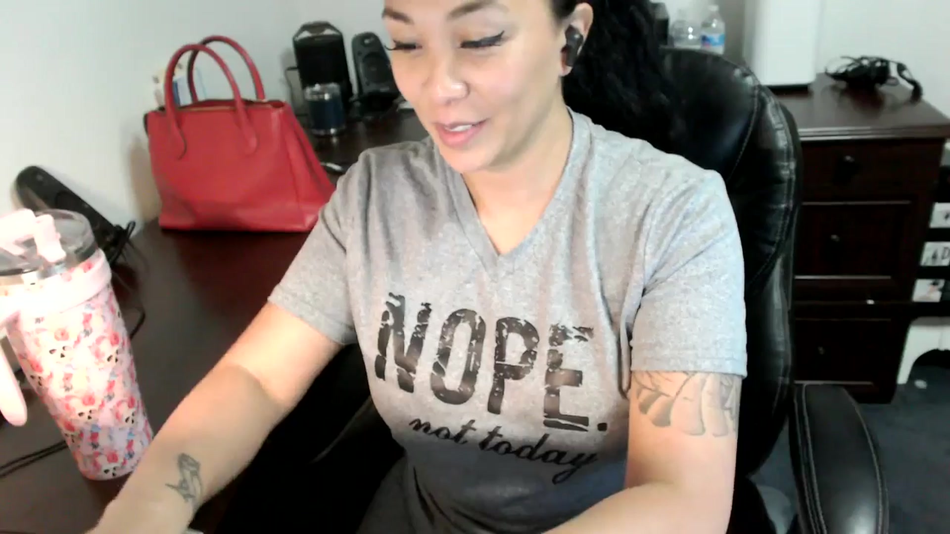 Gallery image thumbnail from MickaylaMoon's myfreecams stream on, 07/05/2024, 17:21 image 12 of 20